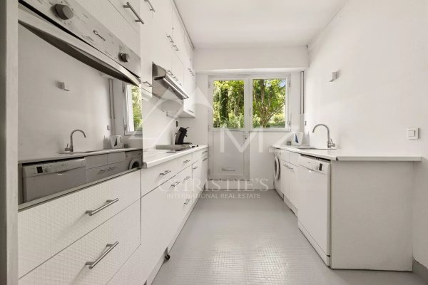 Apartment with Great Potential in the Prized California District — photo 7