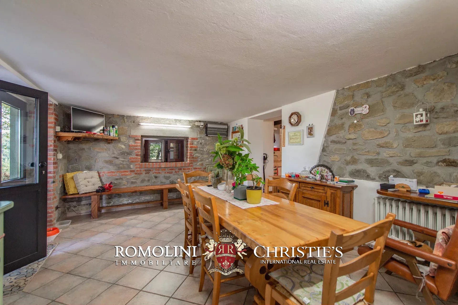 FARMHOUSE WITH PANORAMIC VIEWS FOR SALE IN TUSCANY, CAPRESE MICHELANGELO