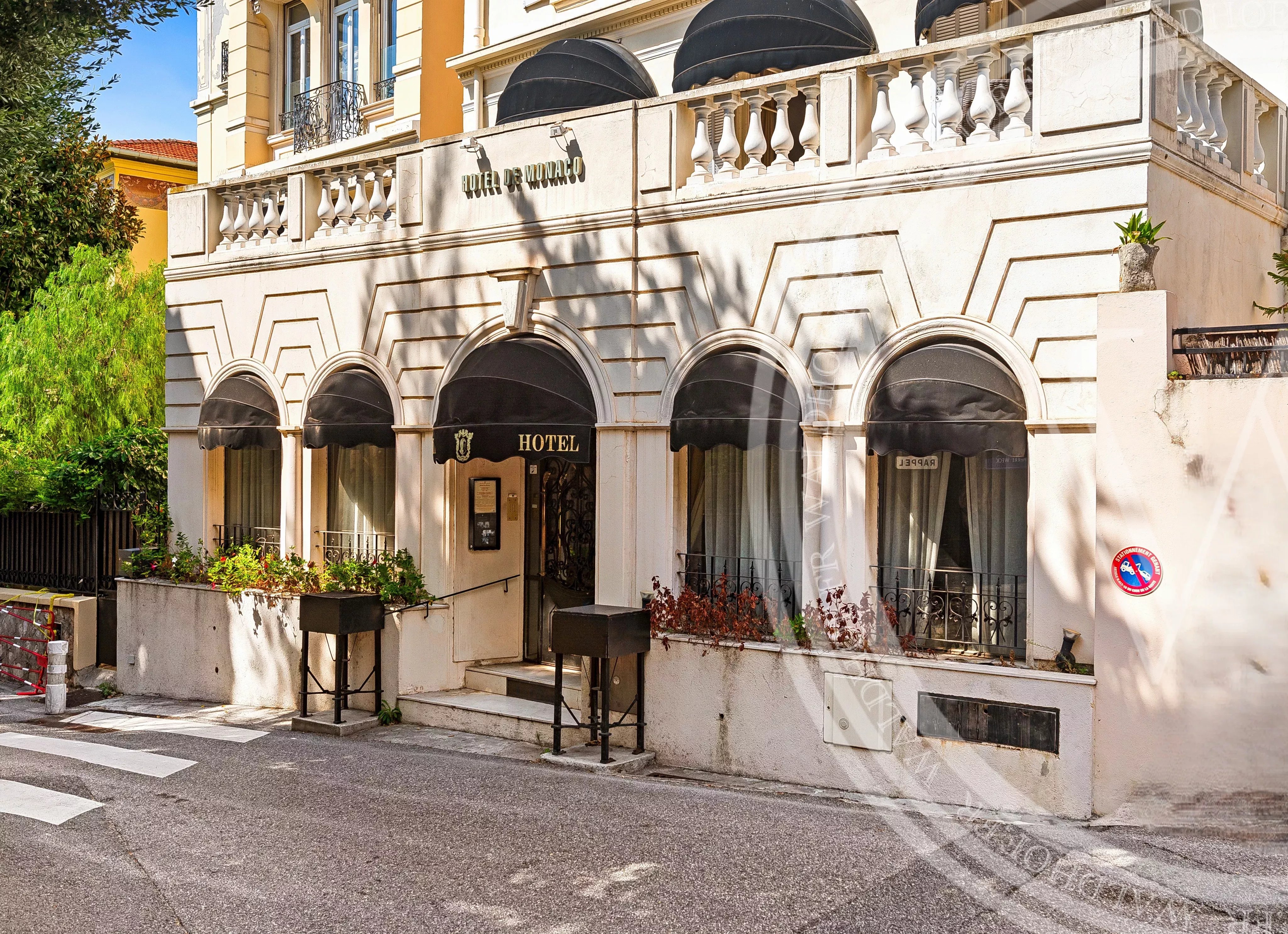 Chef-d'œuvre de la Belle-Époque à Cap-d'Ail - Hôtel avec 14 chambres, vue sur la mer et potentiel rare