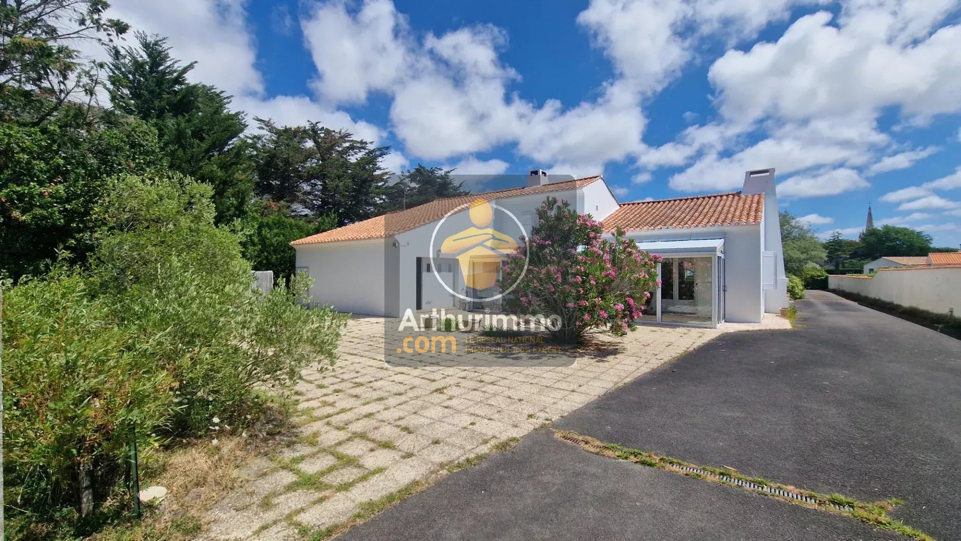 Charmante maison de plain-pied de 130m² avec grand terrain arboré