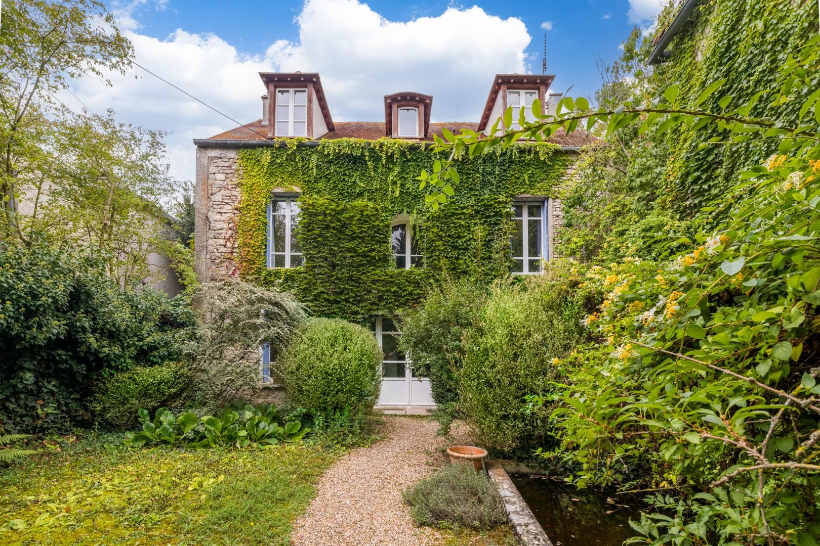 Agence immobilière de PARIS - LONDON - PAROS