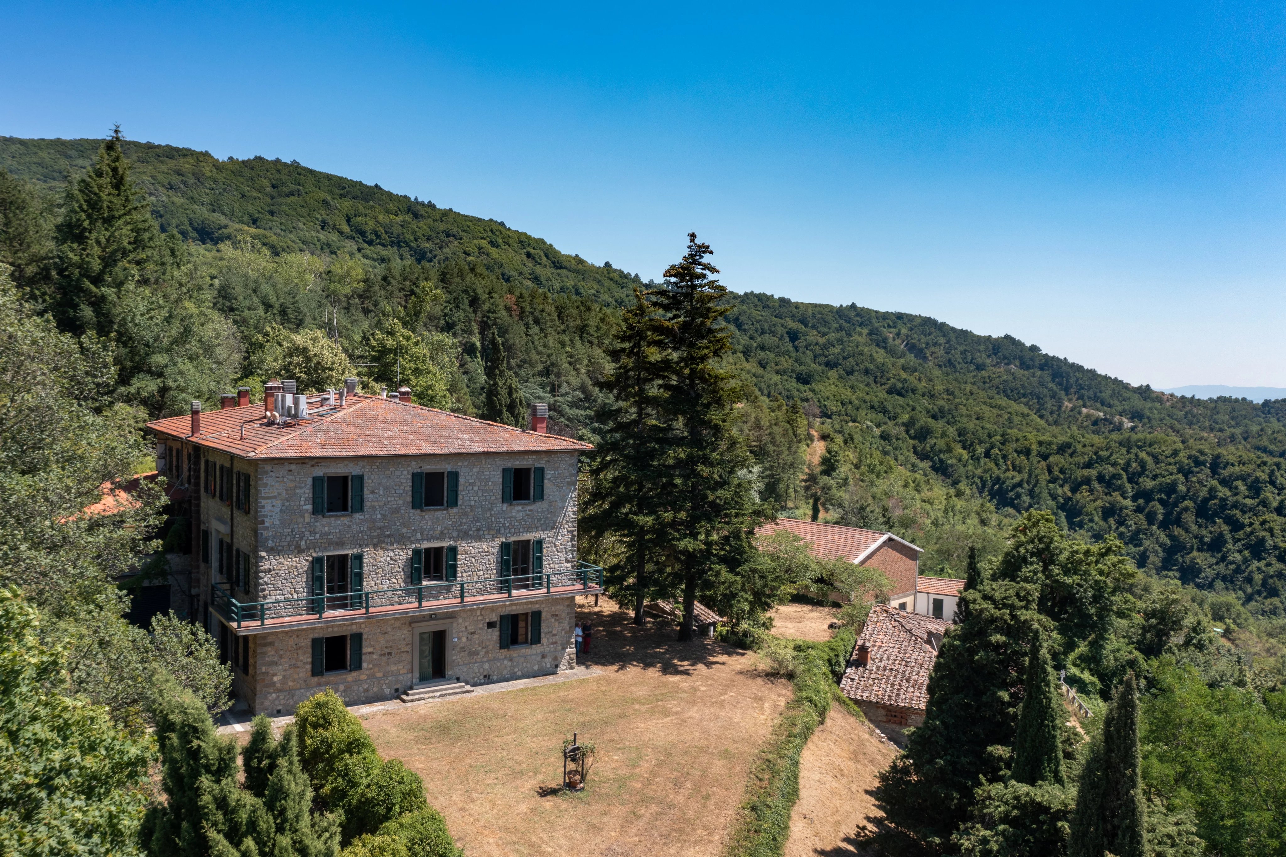 Prestigious estate with villas and private reserve in the heart of Mugello