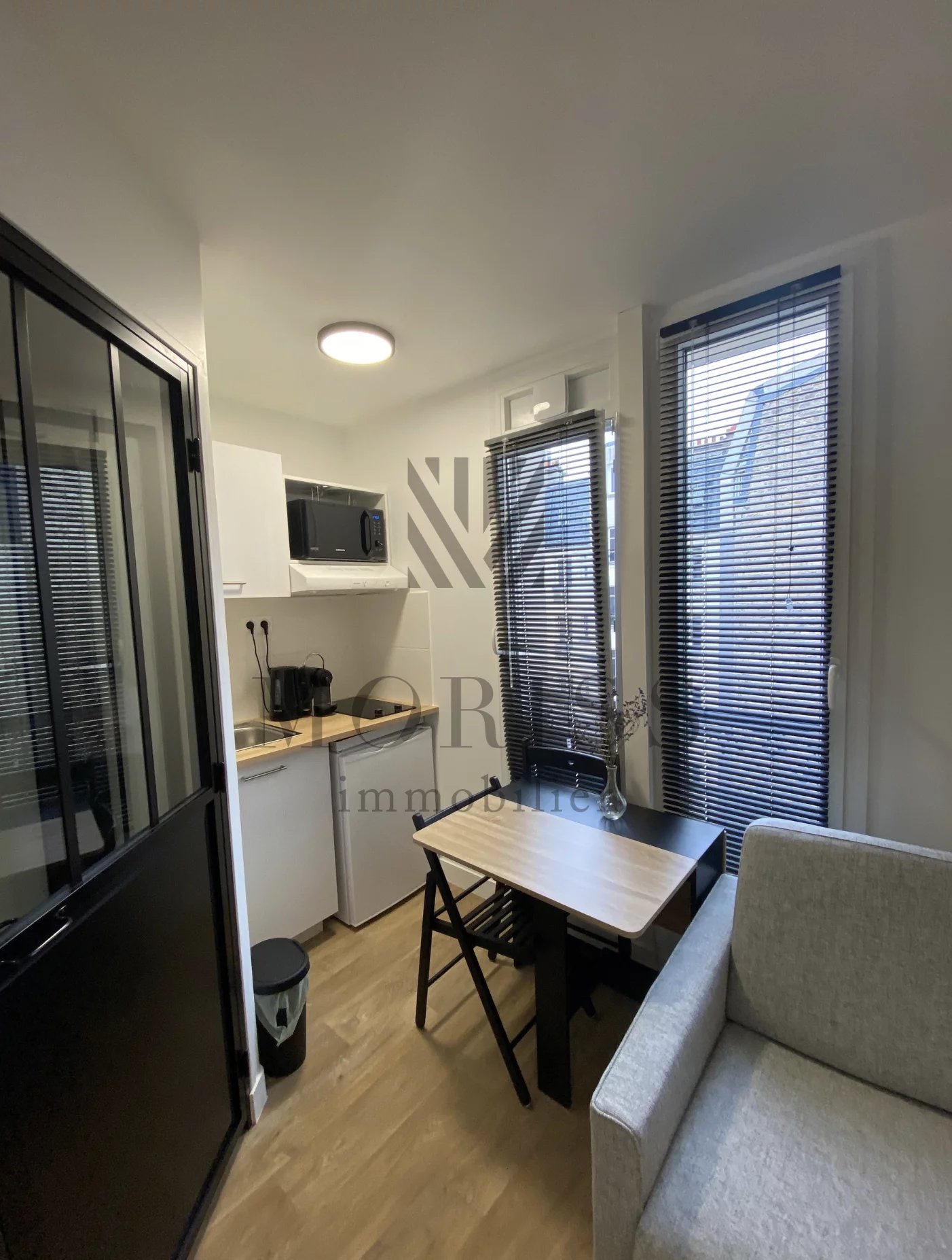 EMPLACEMENT EXCEPTIONNEL - STUDIO 12 M2  - QUARTIER BEAUGRENELLE - Image 1