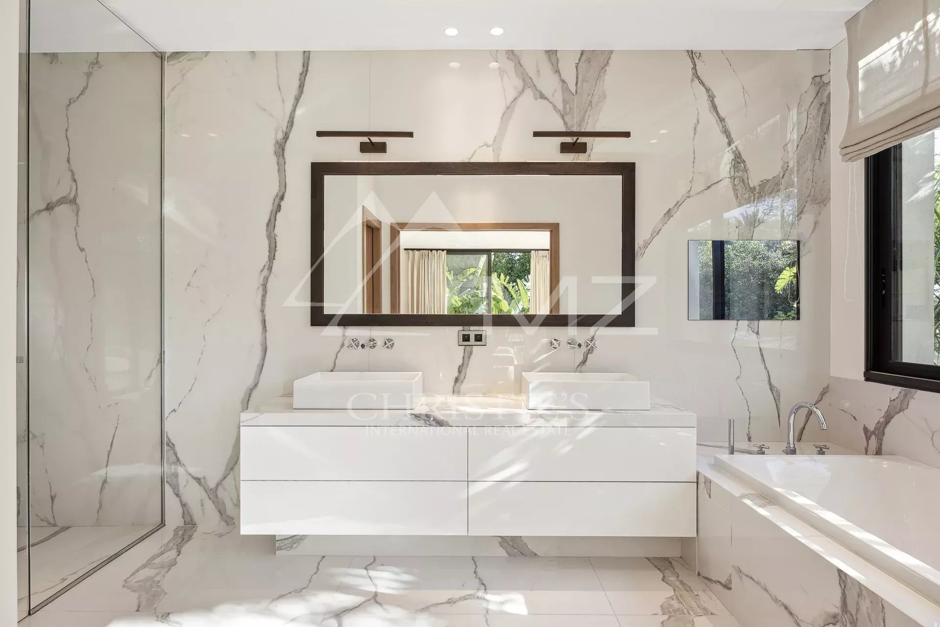 5 Bedroom Villa/Townhouse's Image 3