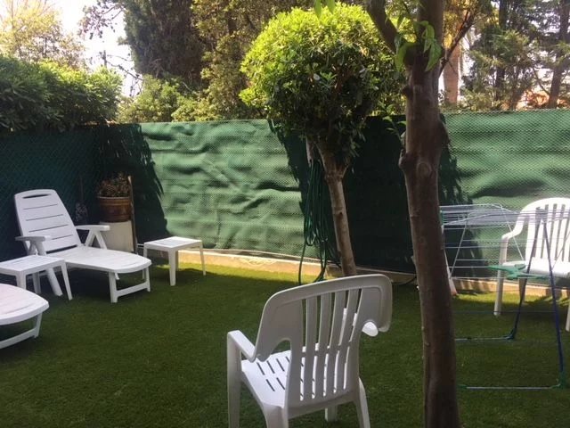 Meublé : Spacieux studio avec terrasse et jardin