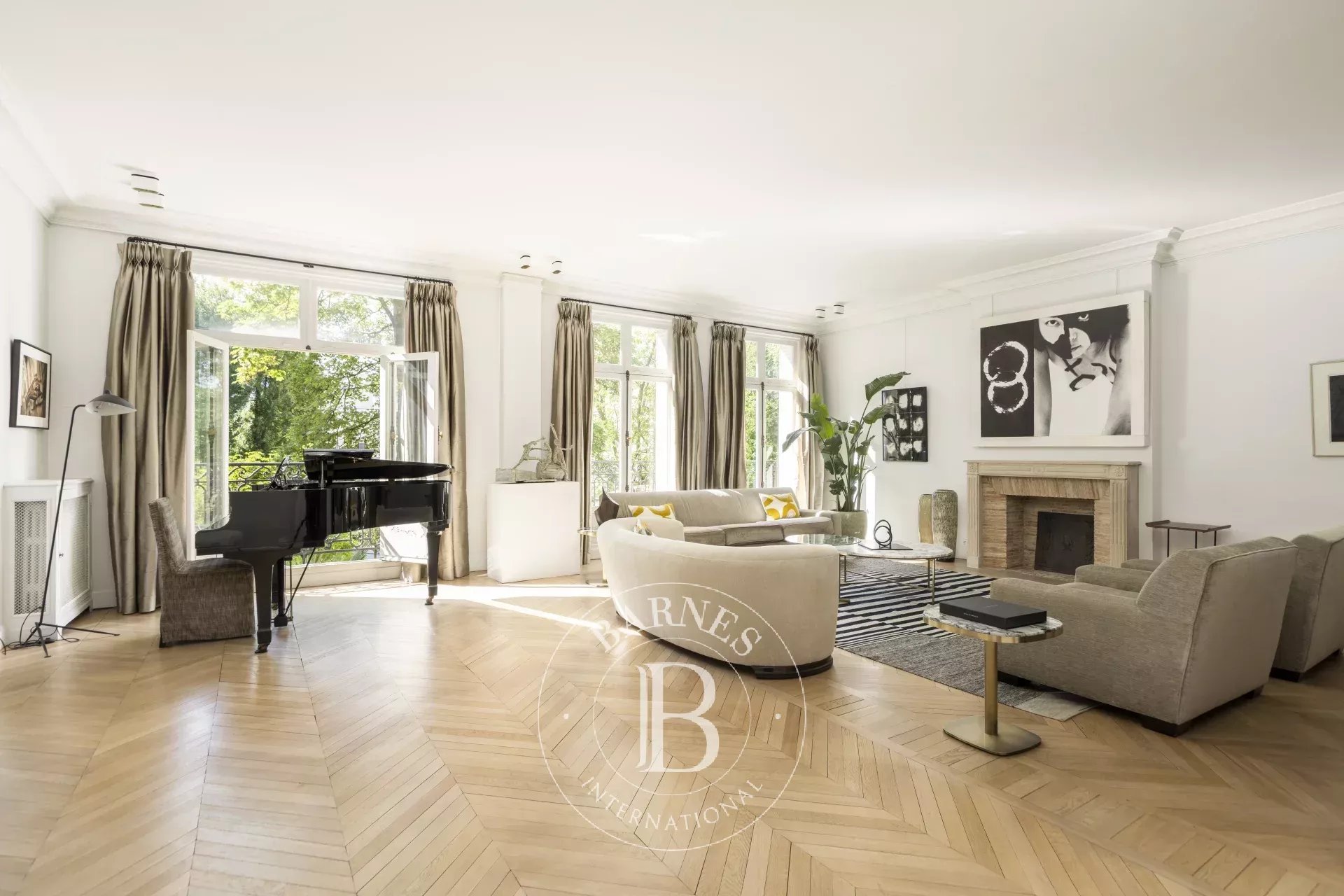 Neuilly - Saussaye - 4-bed apartment - Incredible volume