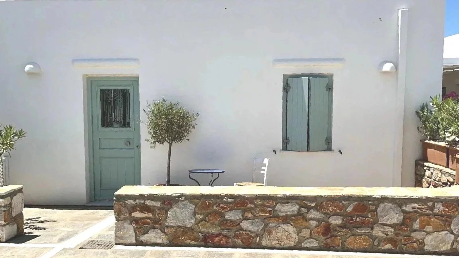 House with Private Pool for Rent – Piso Aliki, Paros