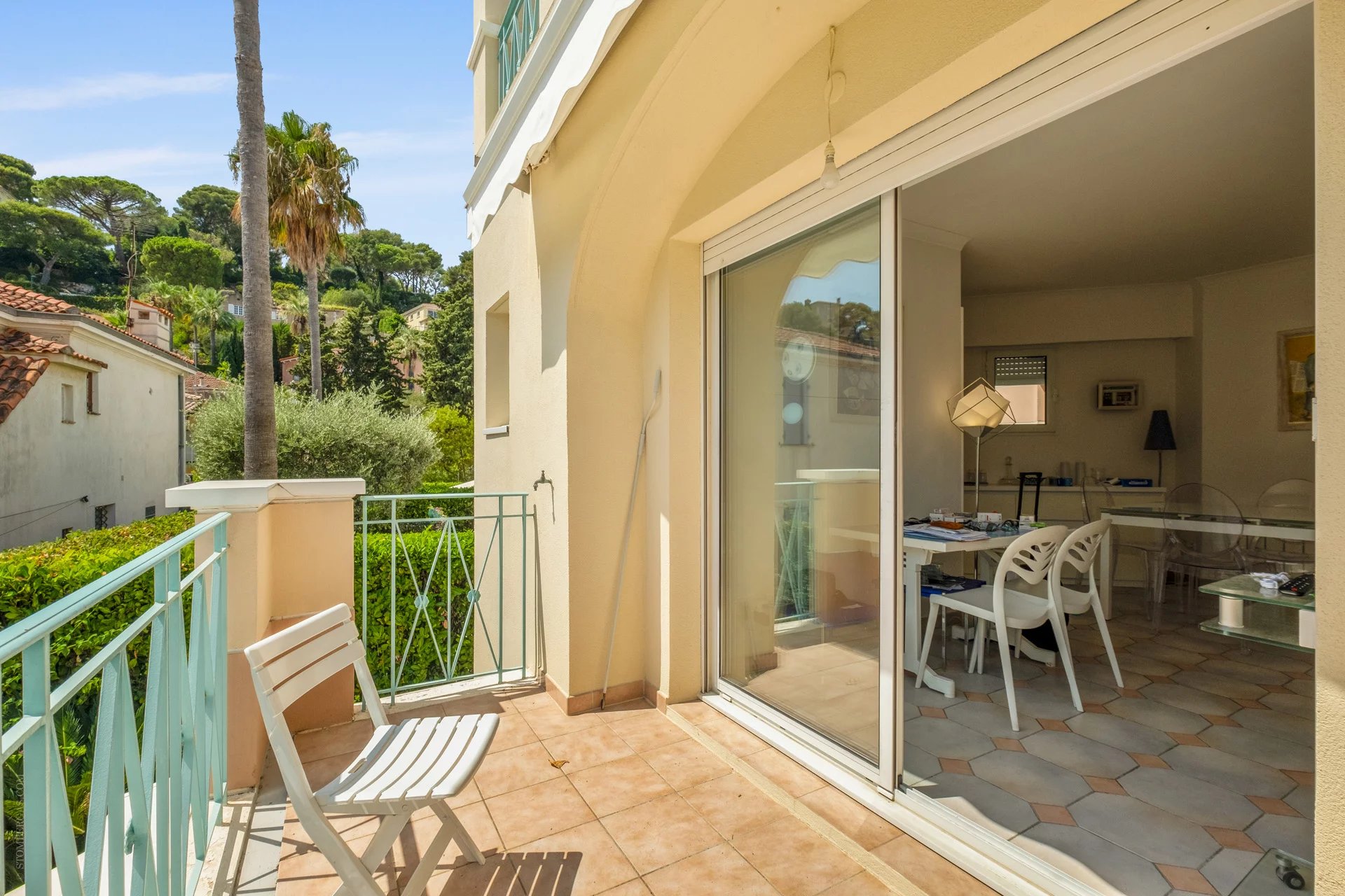 Exclusive in Saint-Jean-Cap-Ferrat: 1-bedroom apartment with terrace and garage, peace under the sun!