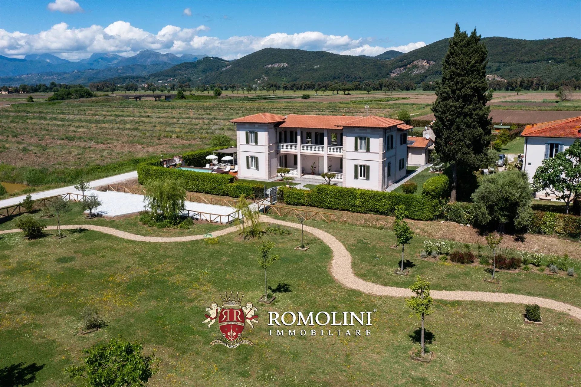 ECO-FRIENDLY VILLA FOR SALE NOT FAR FROM THE SEA, PISA, TUSCANY