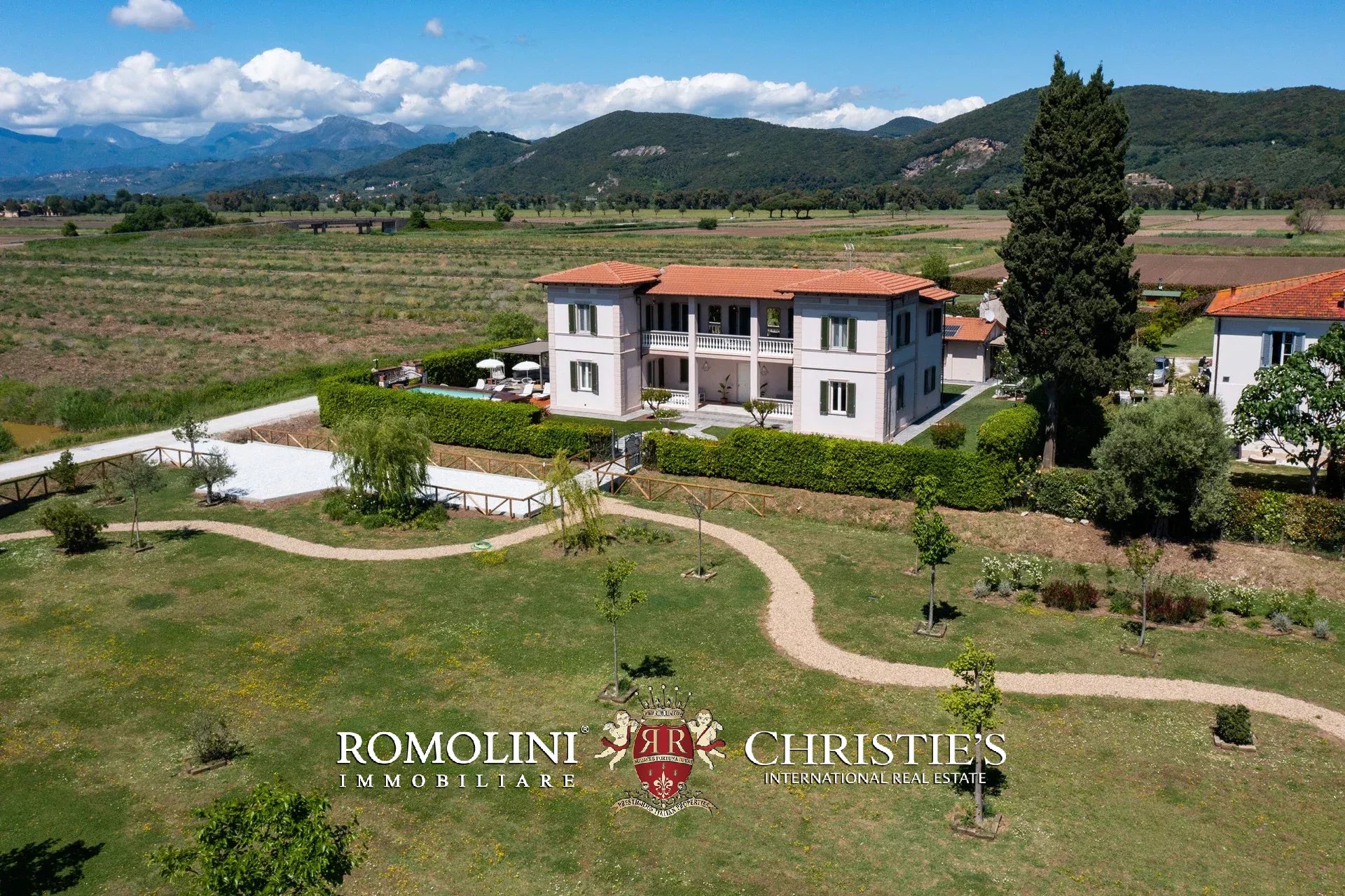 6 Bedroom Villa/Townhouse's Image 6