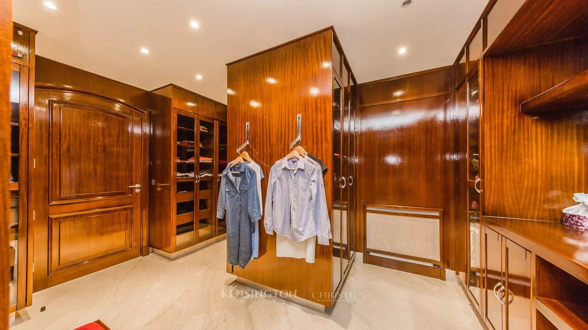 6 Bedroom Villa/Townhouse's Image 19