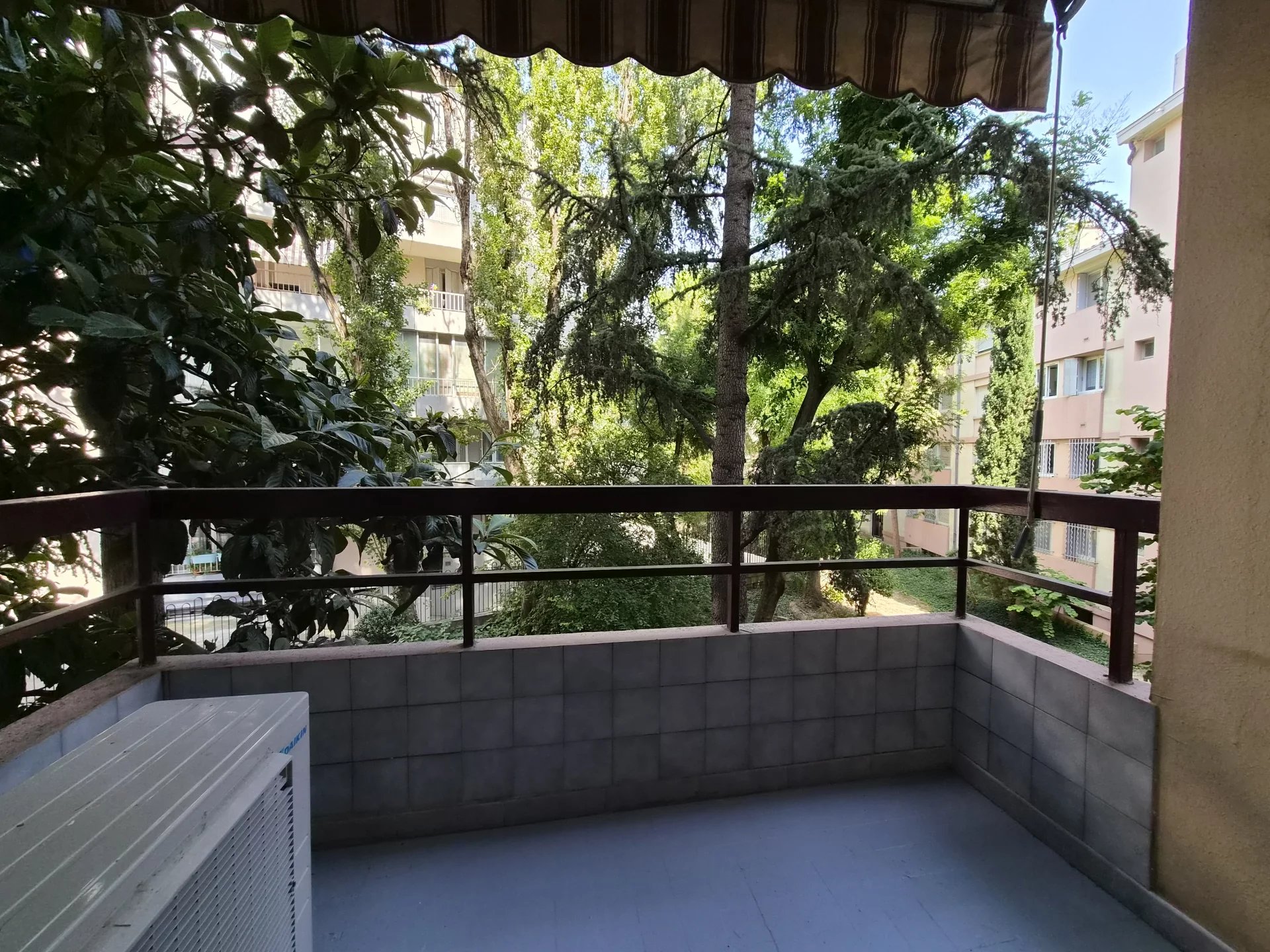 À VENDRE – Charmant T2 bis en centre-ville de Cavaillon, dans résidence calme et sécurisée