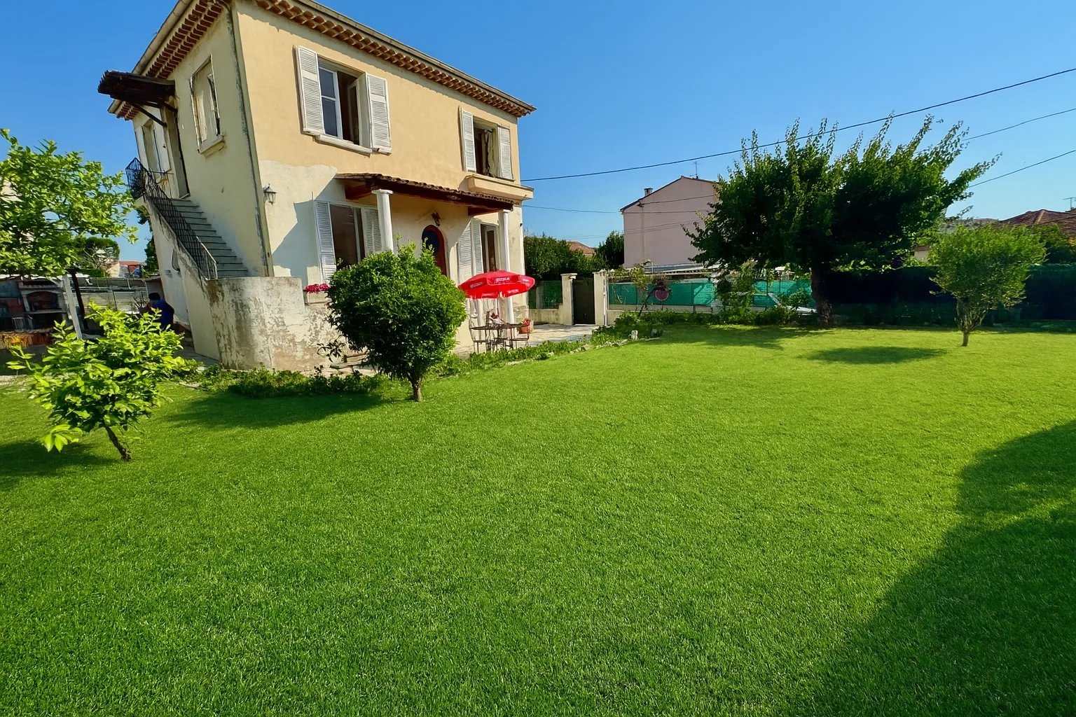 Le Cannet sale 4-room detached house in a quiet area close to shops