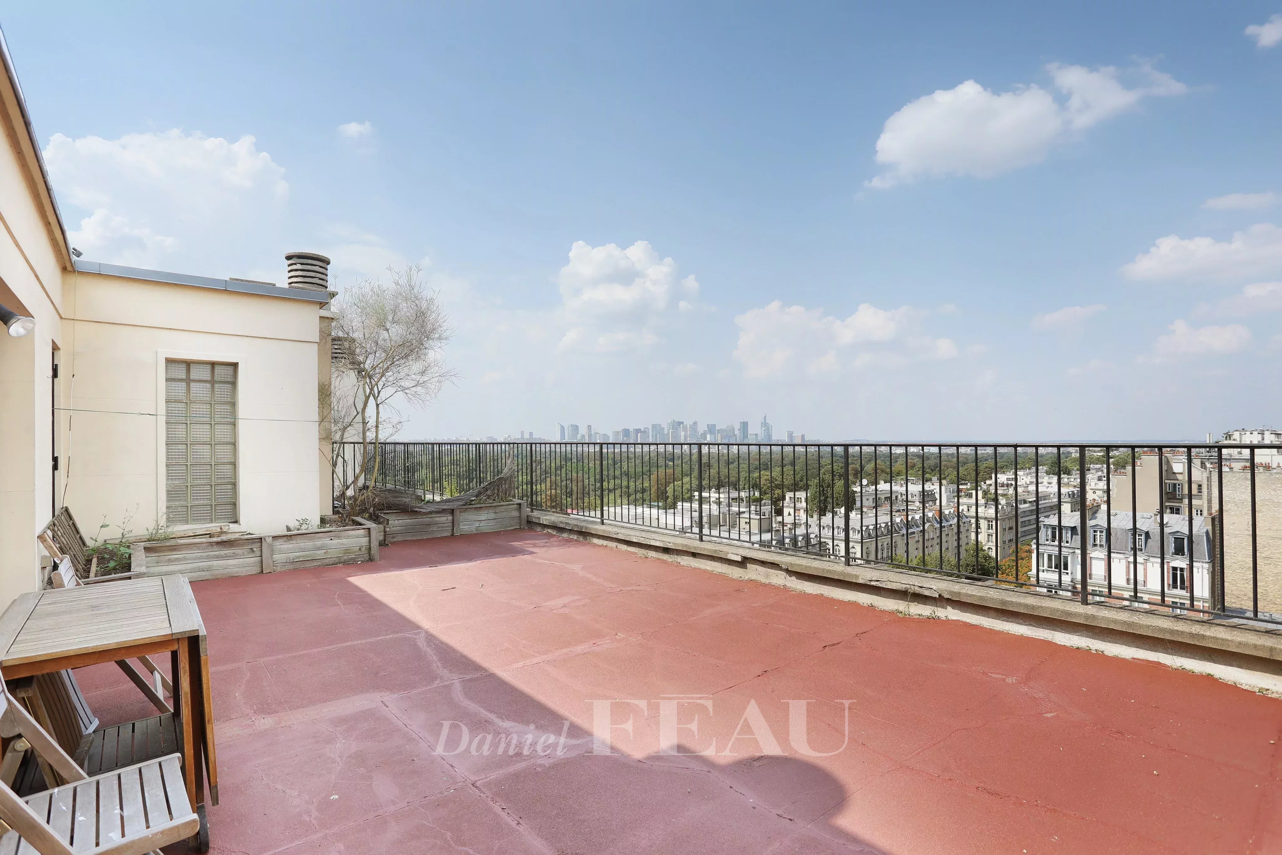 Paris 16th District – A spacious duplex apartment with a terrace