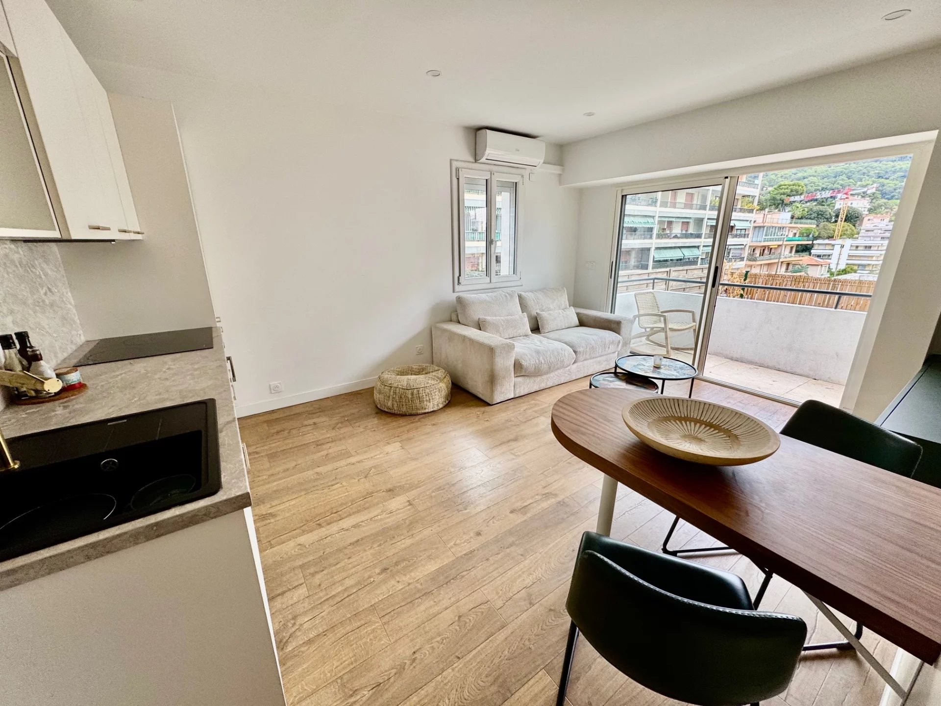 Le Cannet Carnot sale 3 rooms with large terrace