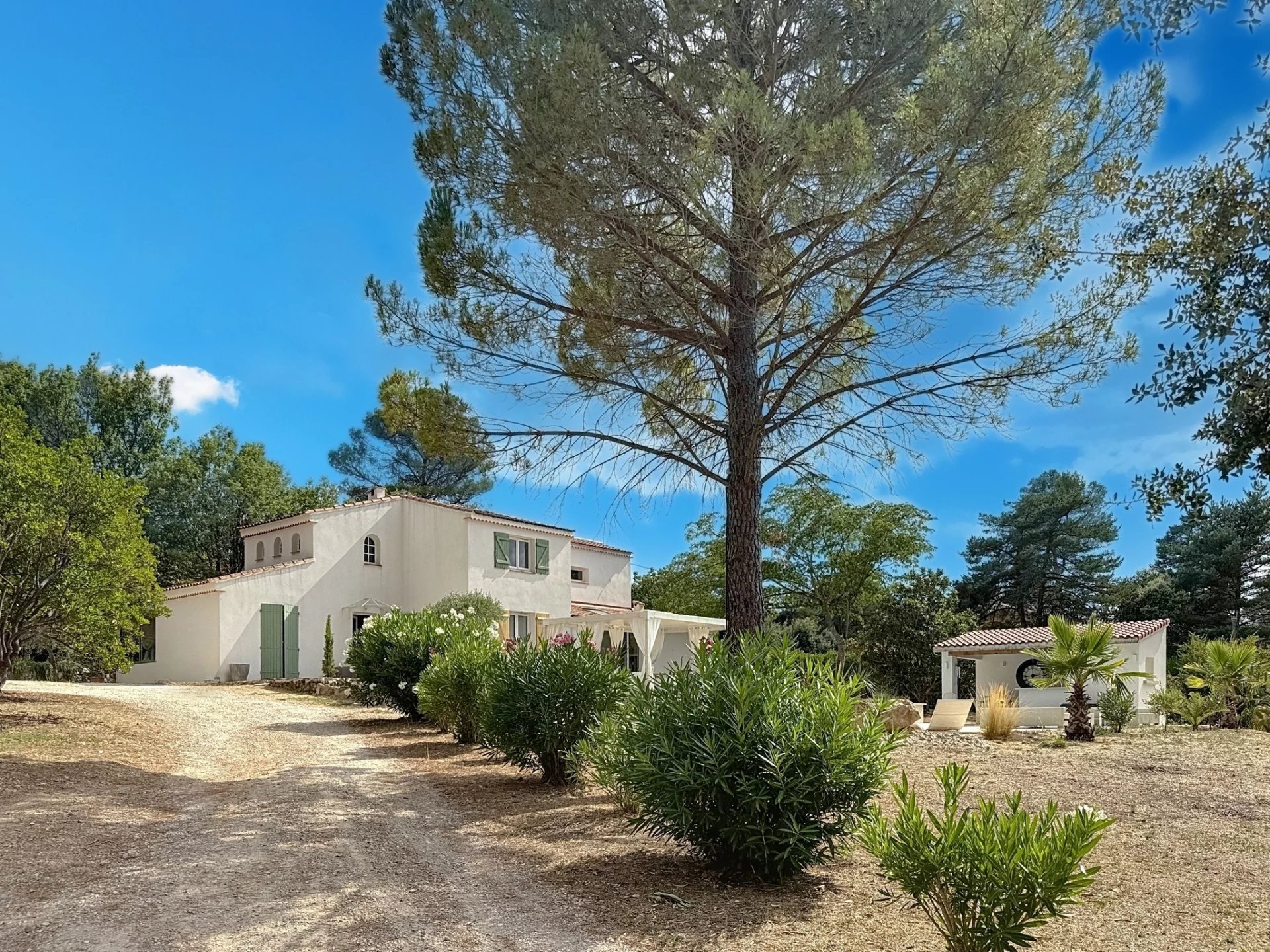 Villa d'exception à La Celle - Vue Panoramique sur la Loube & Calme Absolu