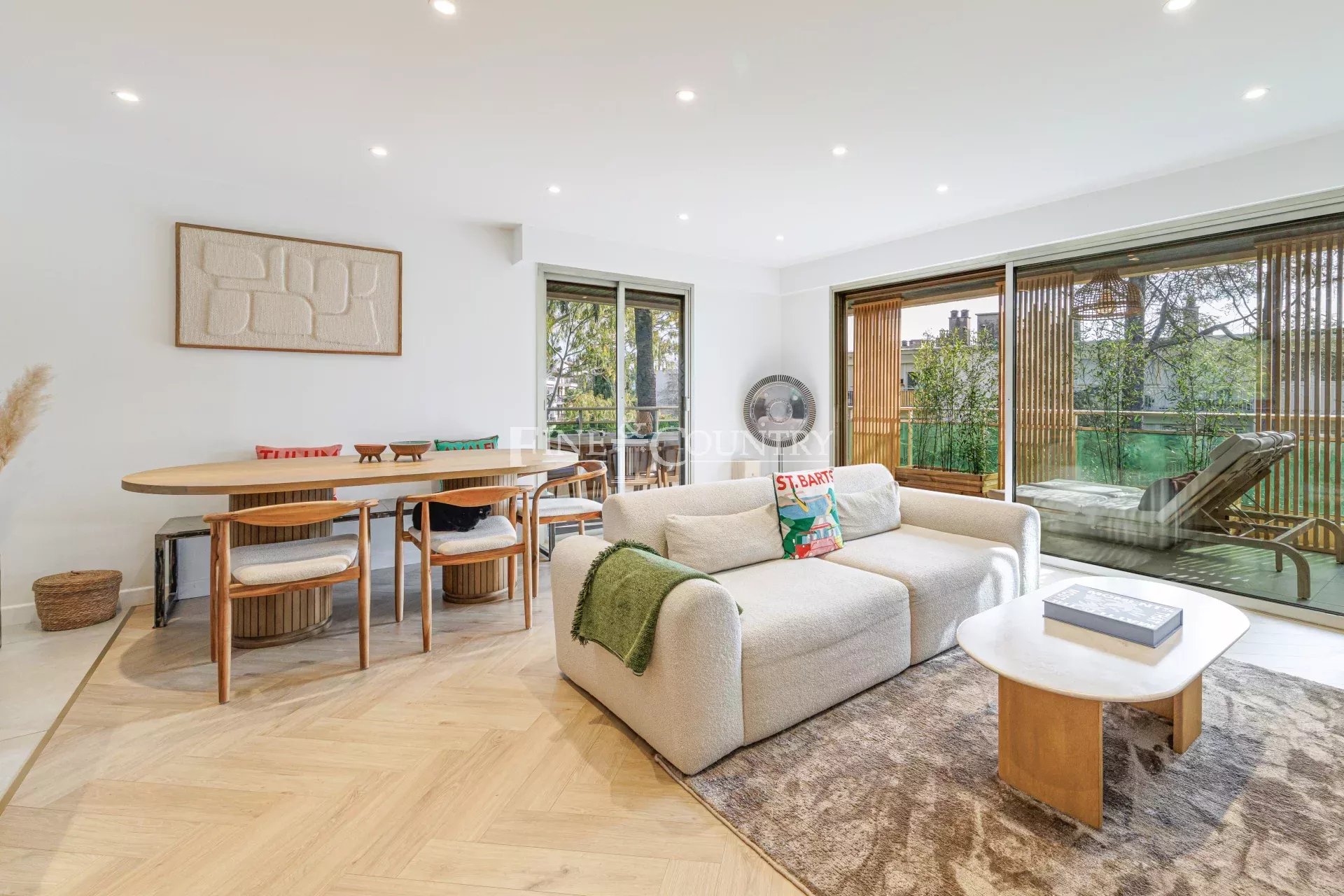 Photo of For Sale – 2-Bedroom Apartment – Cannes Montrose