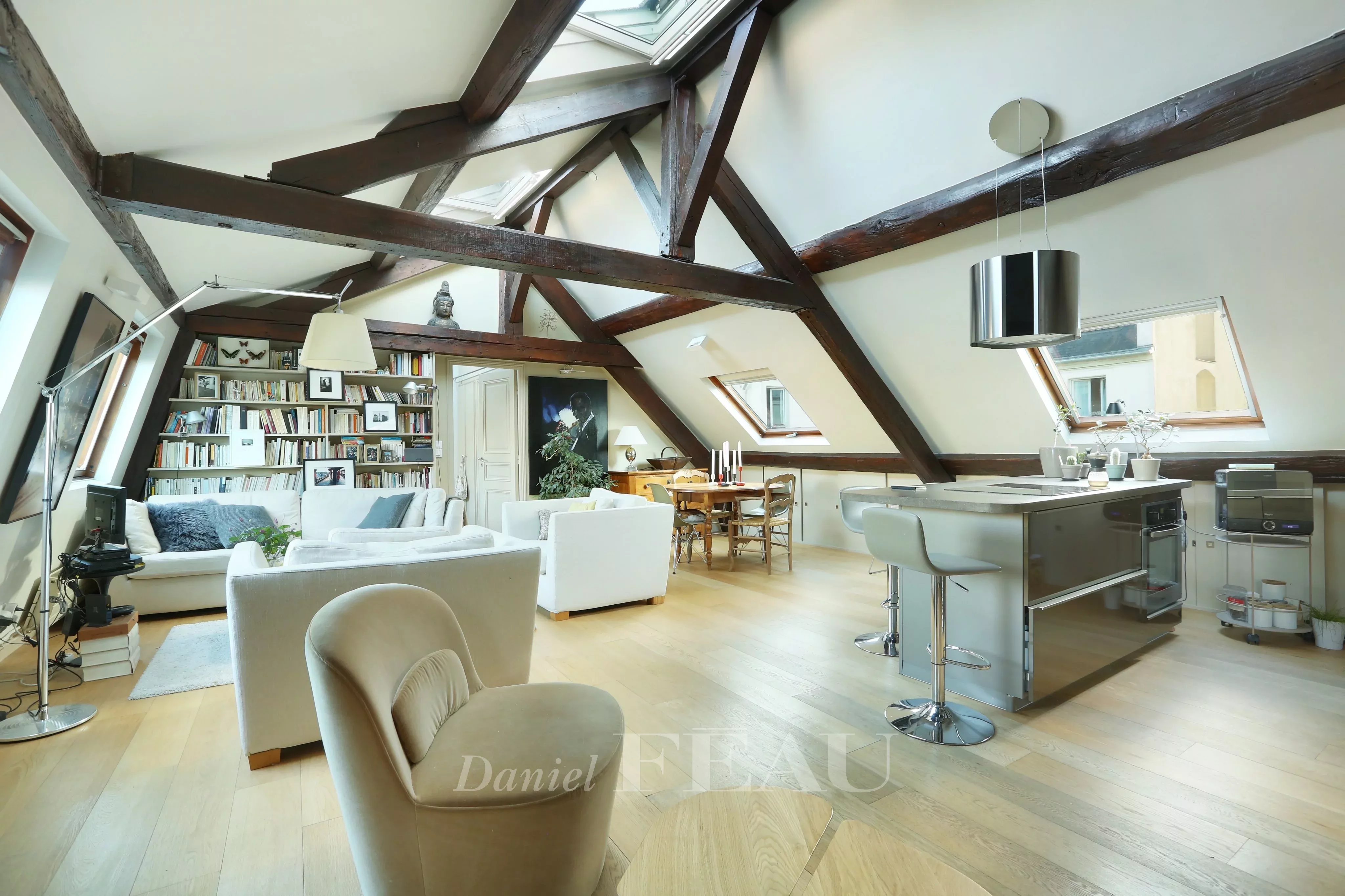 Exercise room High ceiling Wooden floor