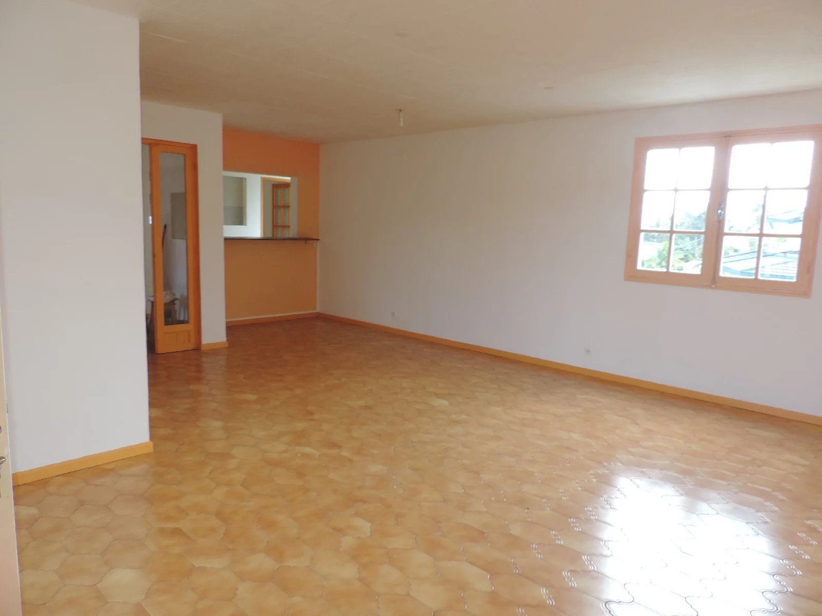 SH 3288 : A LOUER APPARTEMENT F3 DE 87M2 AU CENTRE VILLE TAM