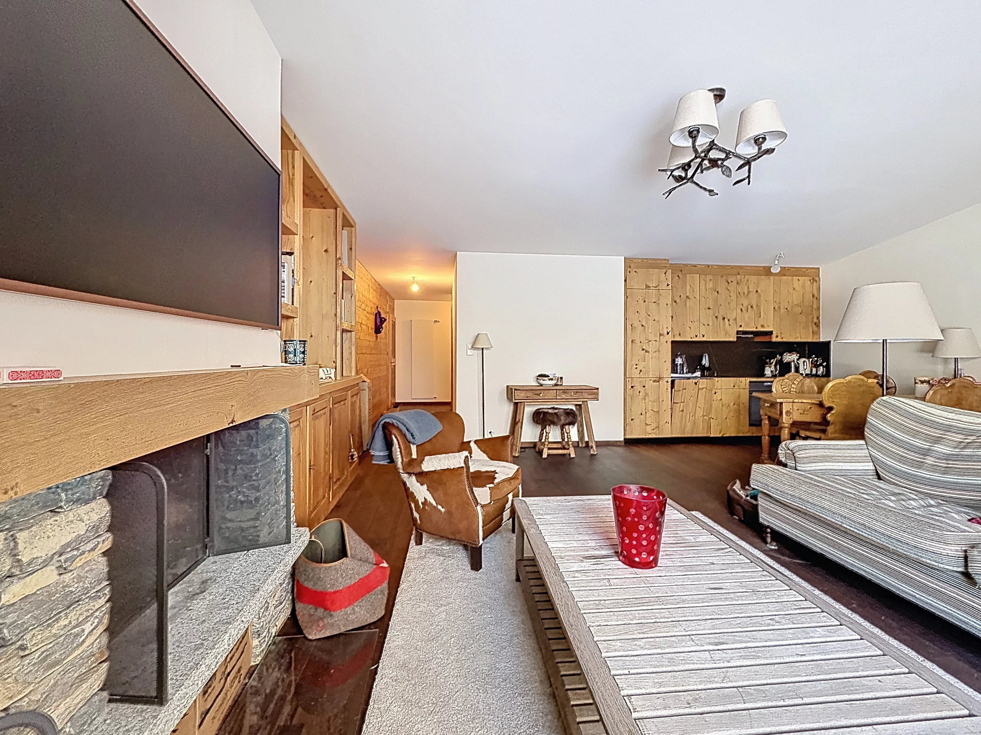 Appartement rénové en plein centre de Montana, au calme