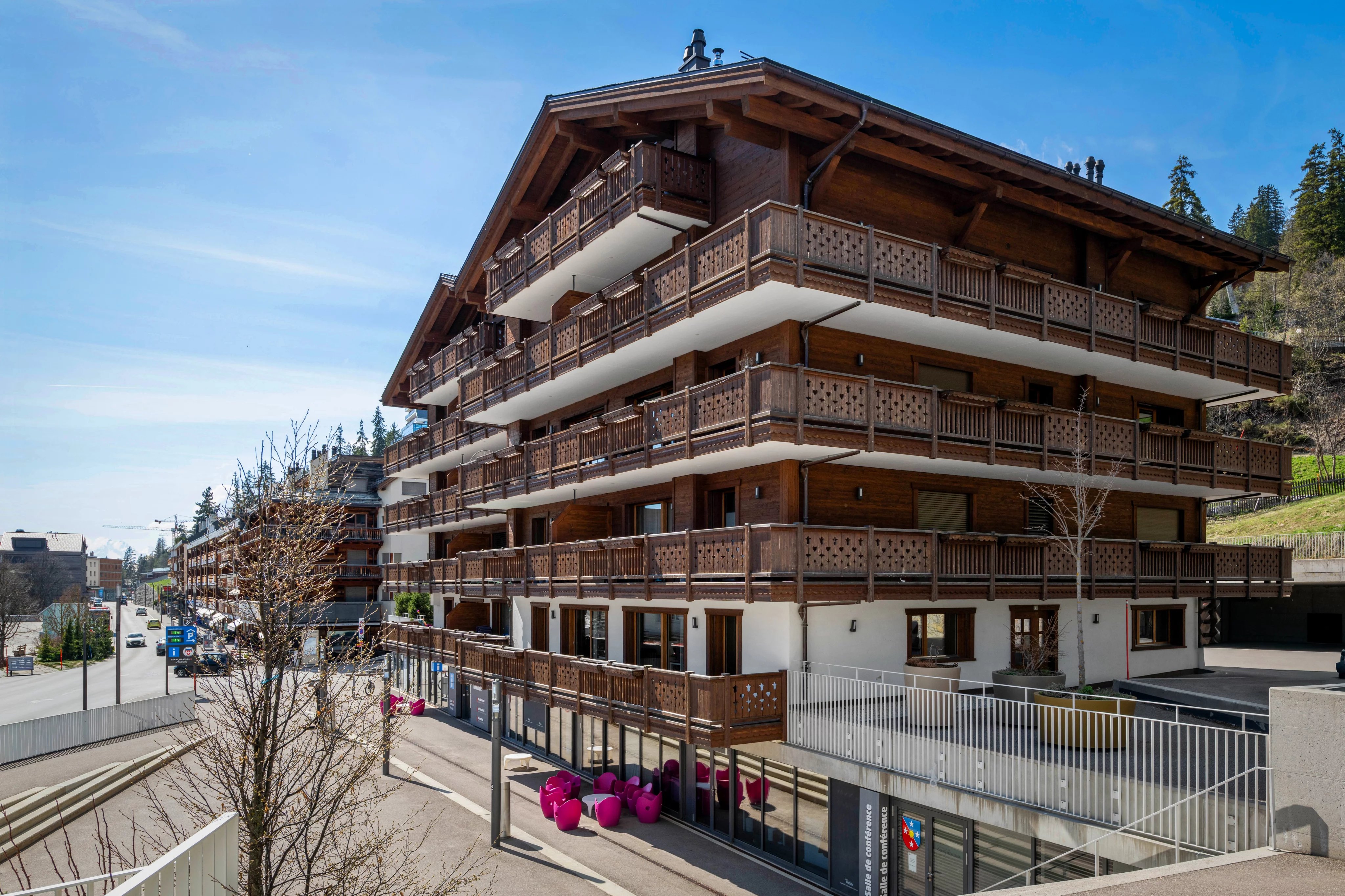 Au cœur de Montana, spacieux appartement récent de 4 chambres, grand balcon, parking