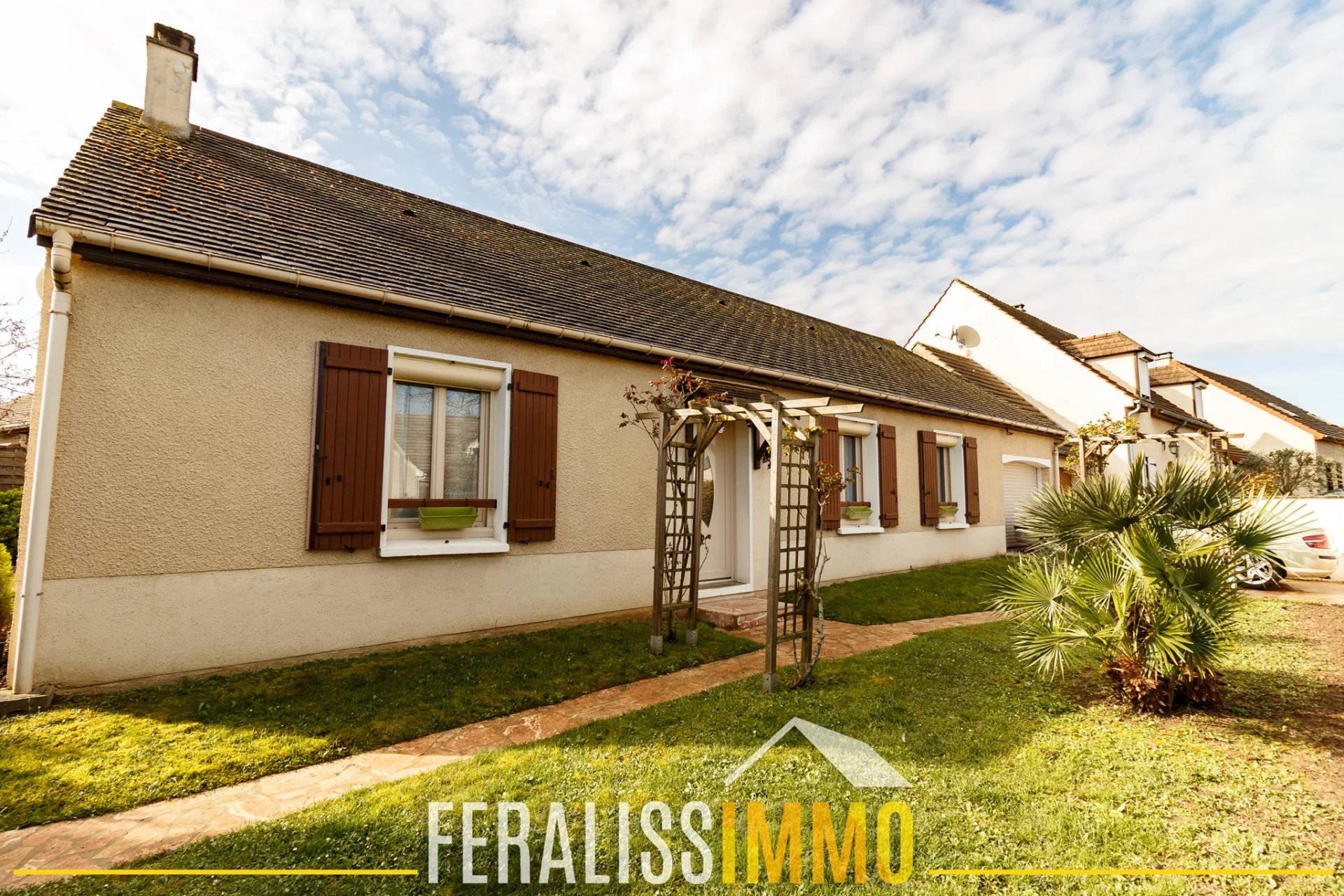 Maison familiale de plain-pied, 4 chambres, jardin plein su