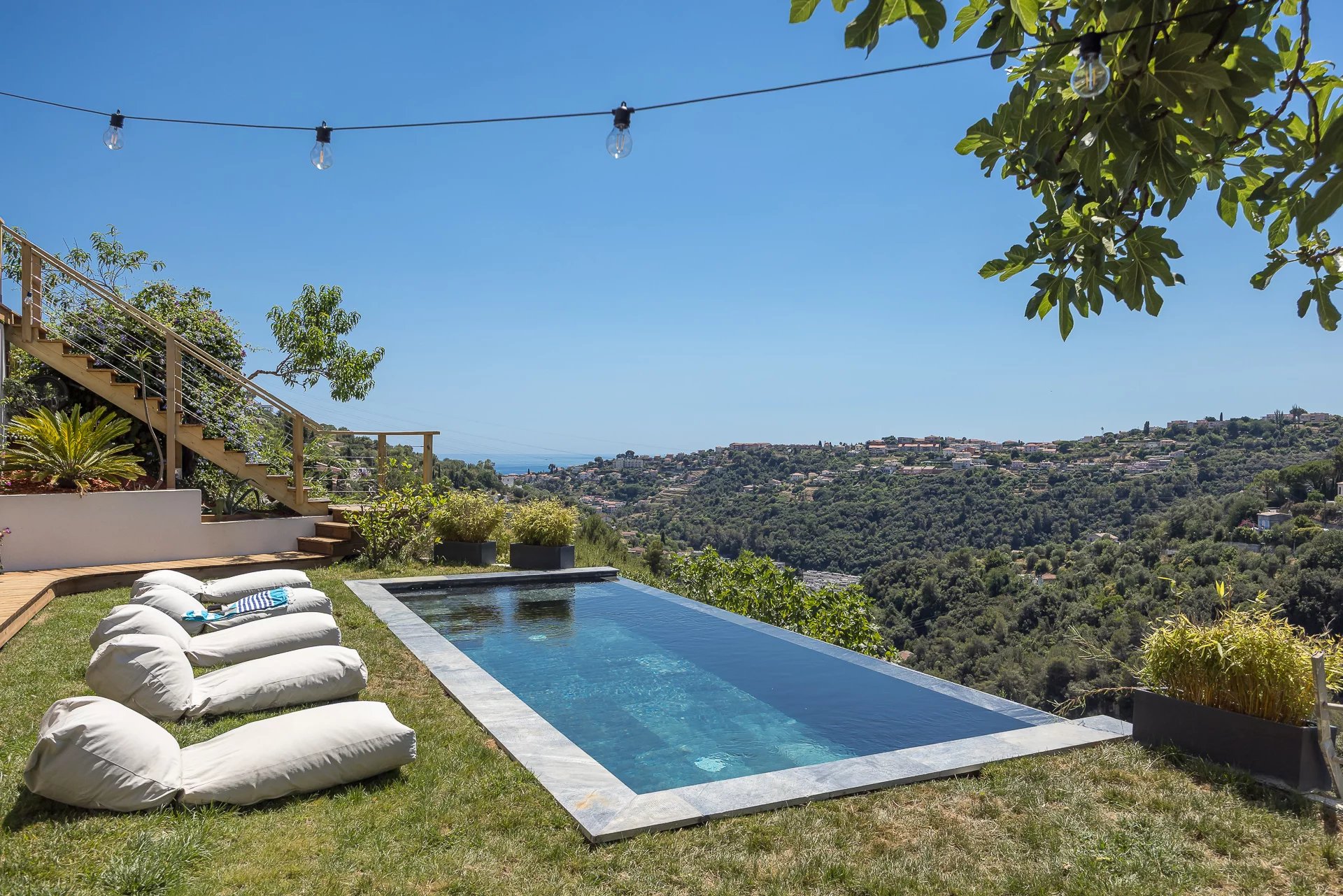 Nice – Elegant fully renovated property in a prime setting.