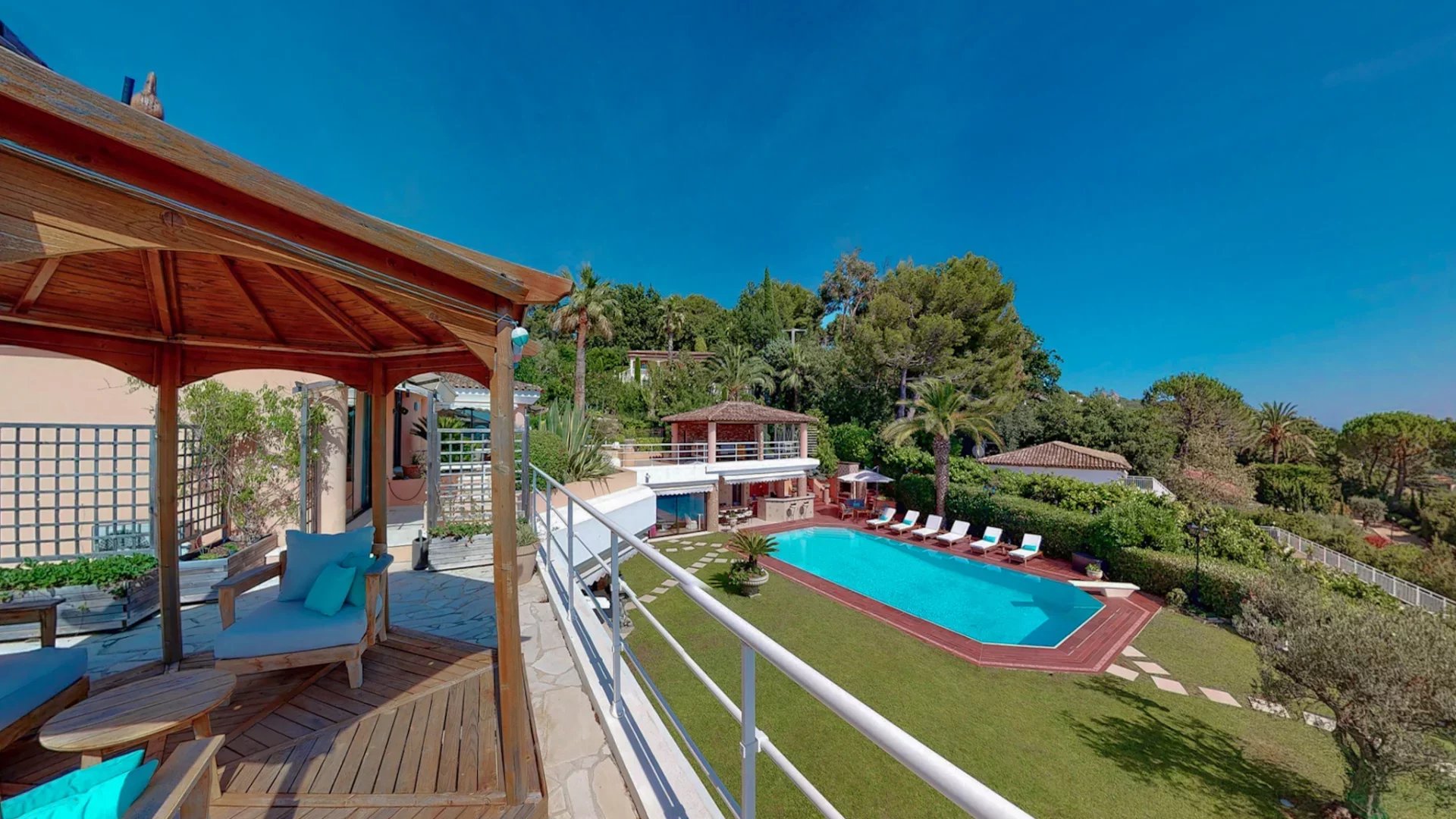 Très belle et grande villa à Cannes avec la vue panoramique mer et montagne - Photo 2
