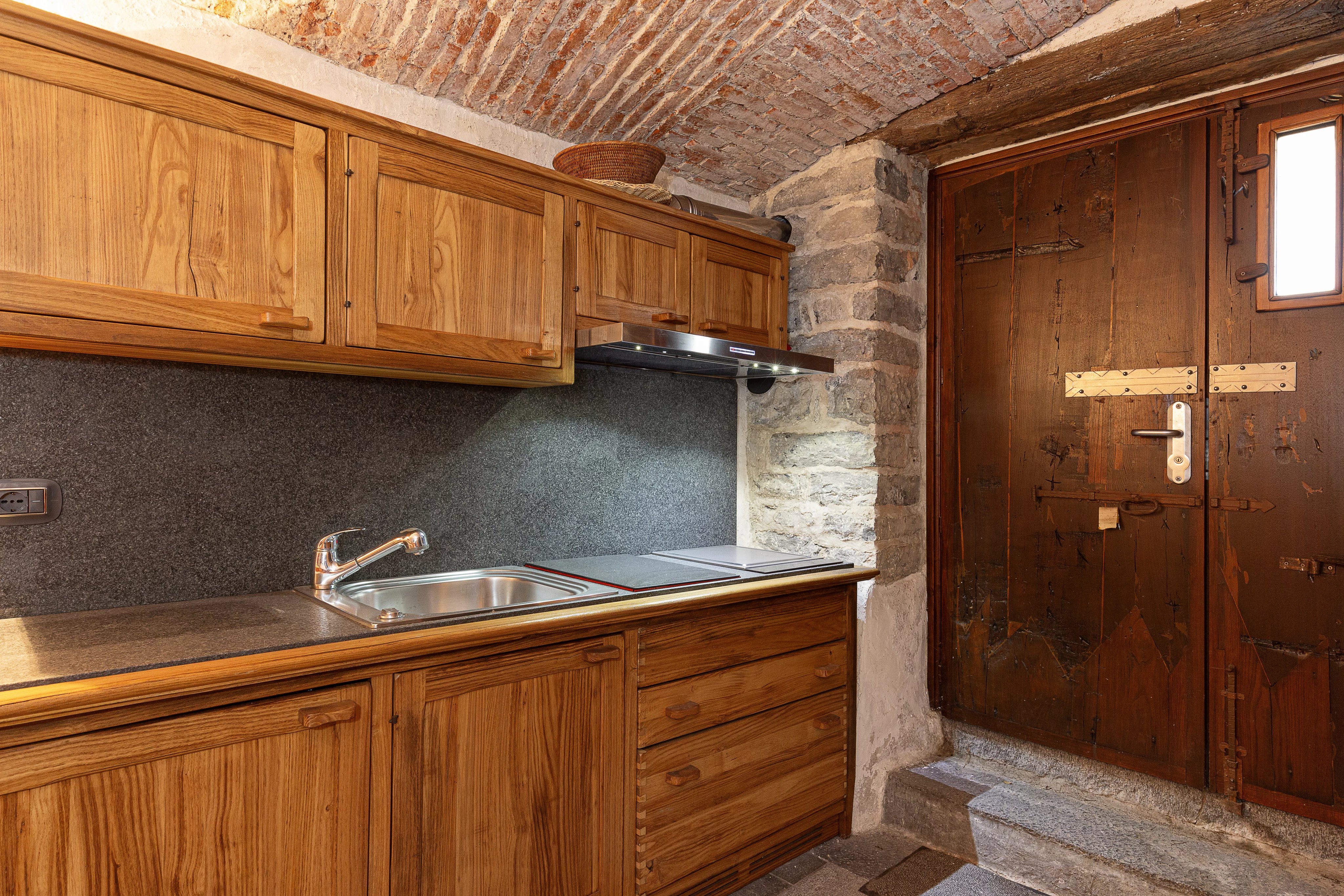 Rustic house in the historic center of Brienno - picture 18