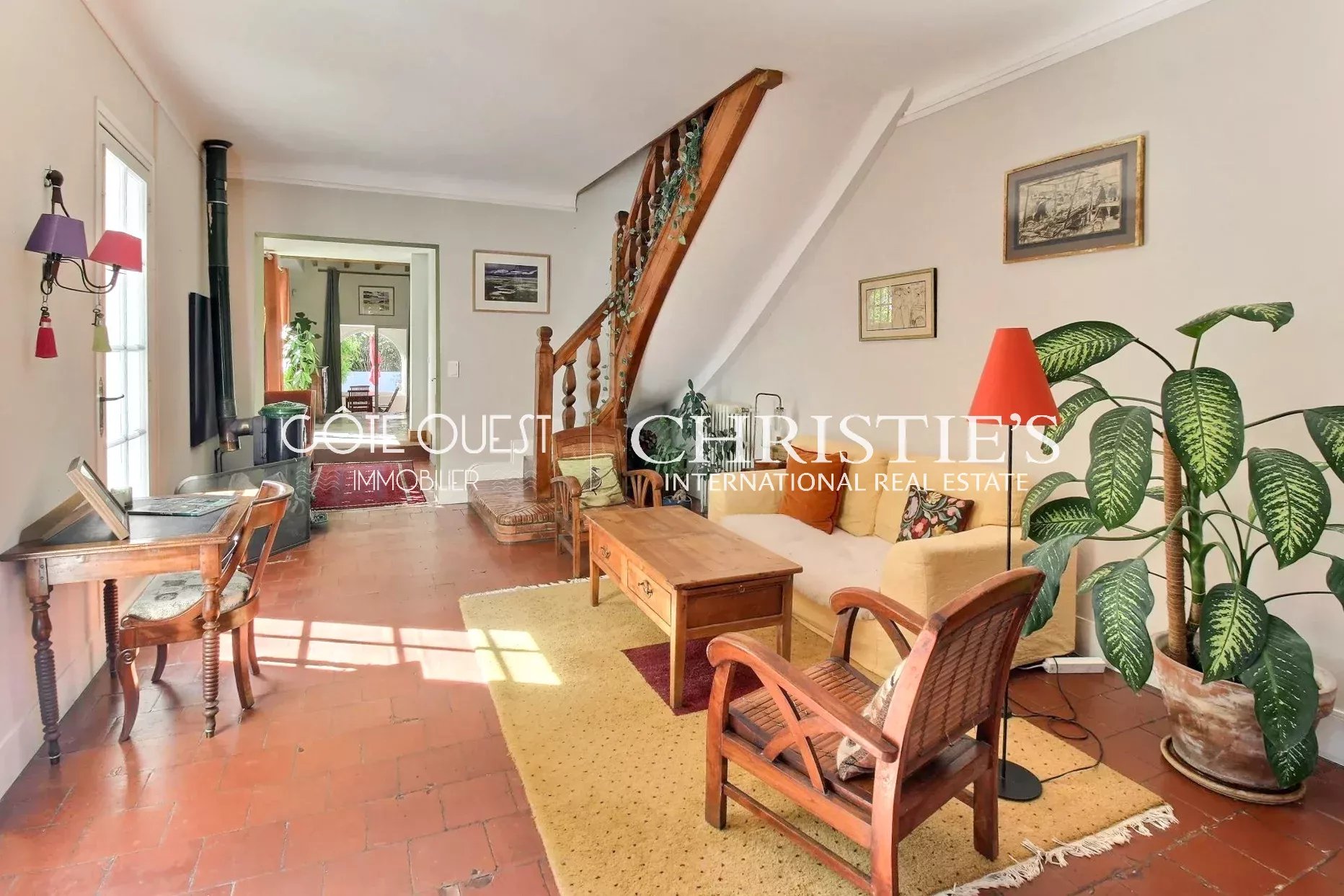6 Bedroom Villa/Townhouse's Image 4