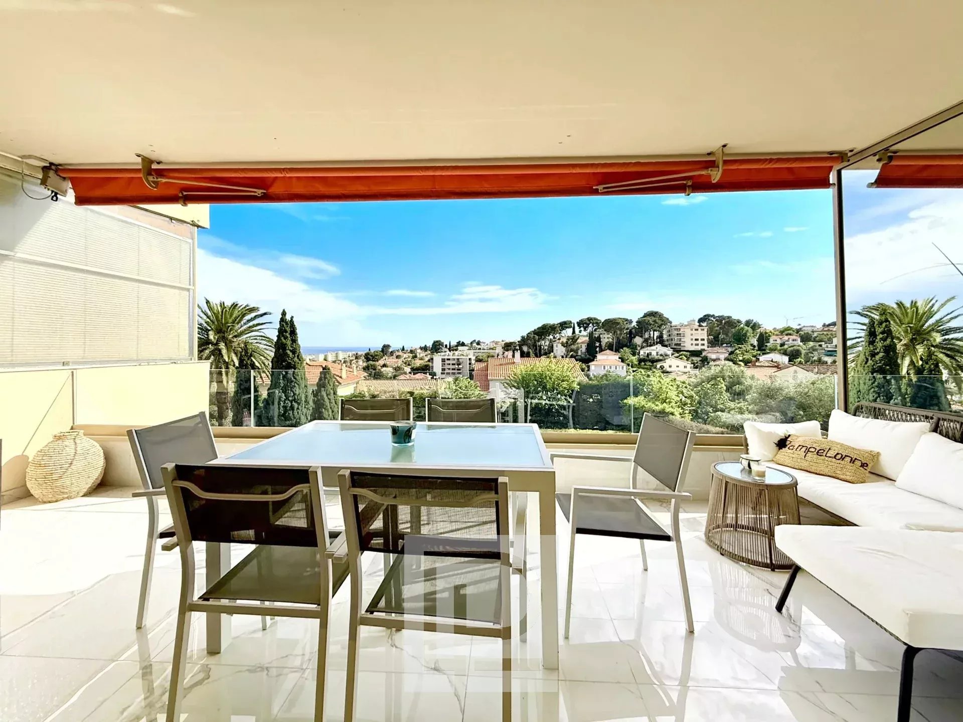 Le Cannet Europe - Completely renovated apartment with beautiful view
