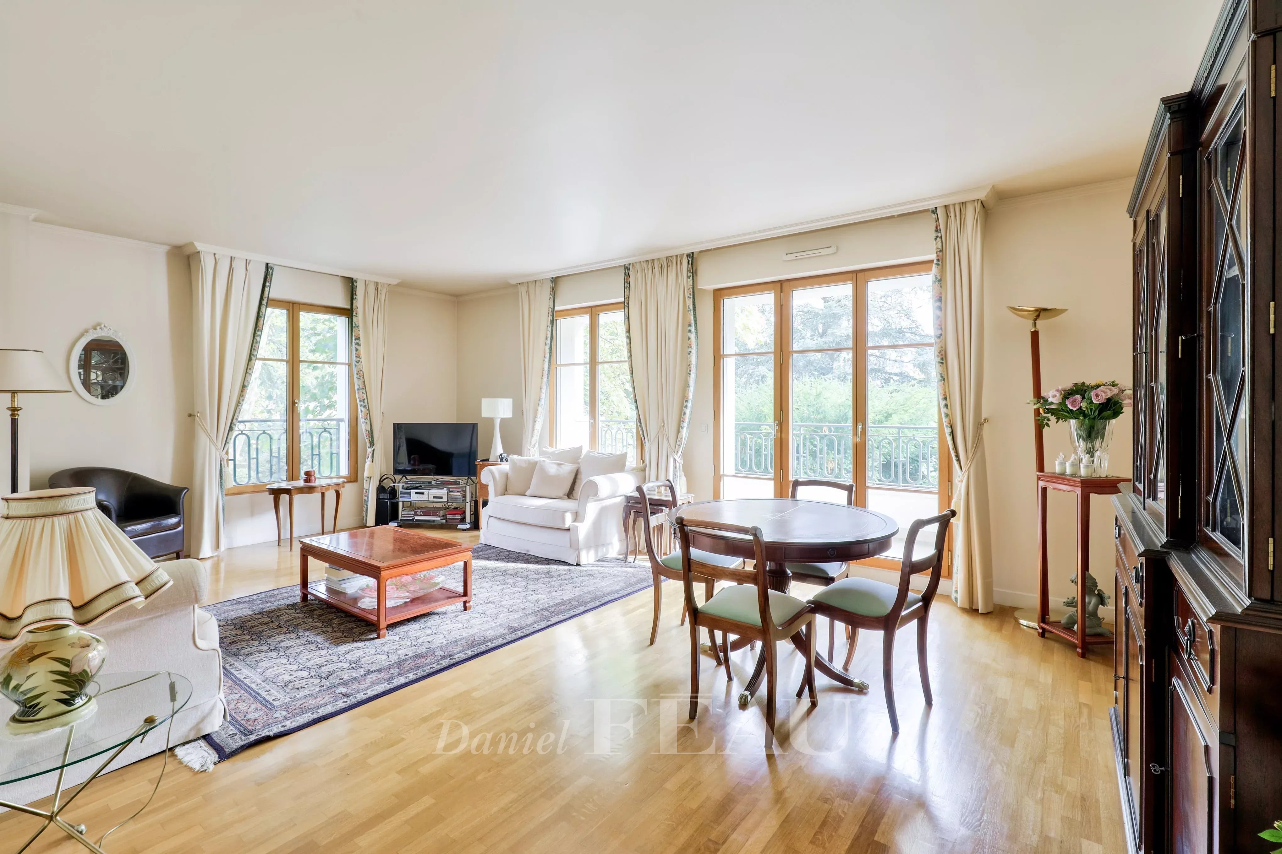 Saint-Cloud - Val d'Or - Appartement familial avec balcons.