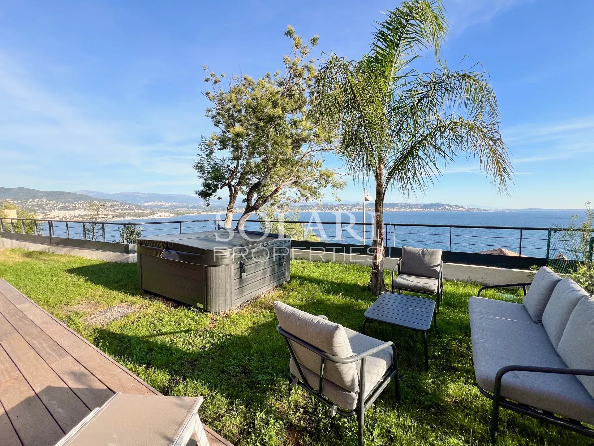 Appartement avec vue mer panoramique à Théoule