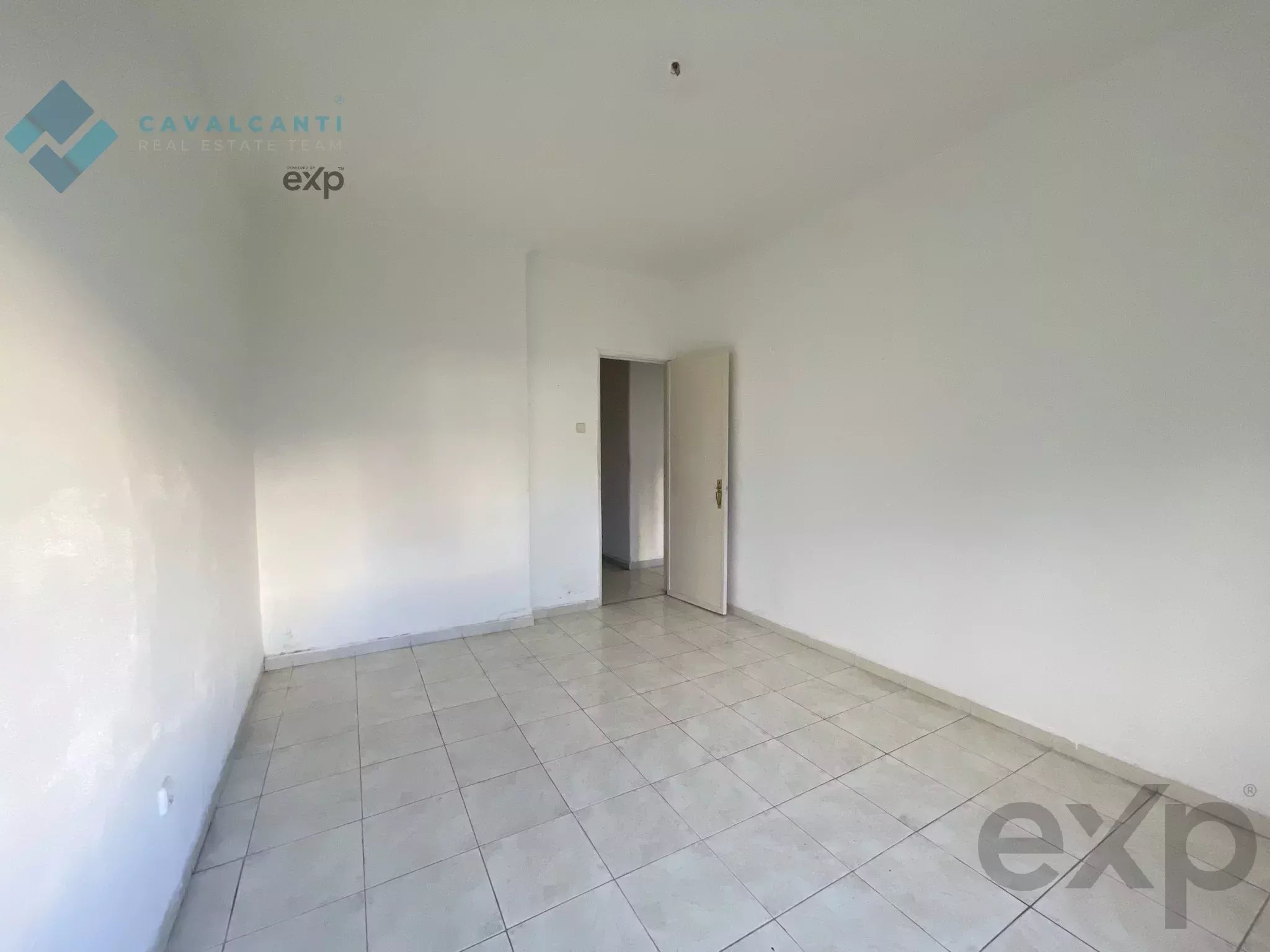 T2 to remodel - Carnaxide | Ideal for own home or investment 2790-005 image 11
