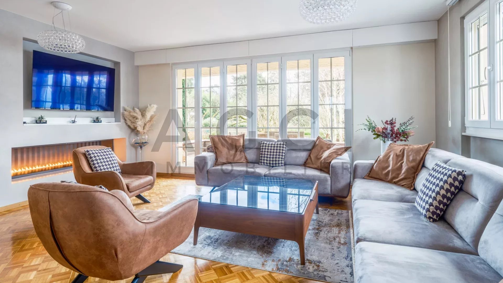 Élégance et Confort : Spacieuse Villa Familiale à Vernier - Photo 2