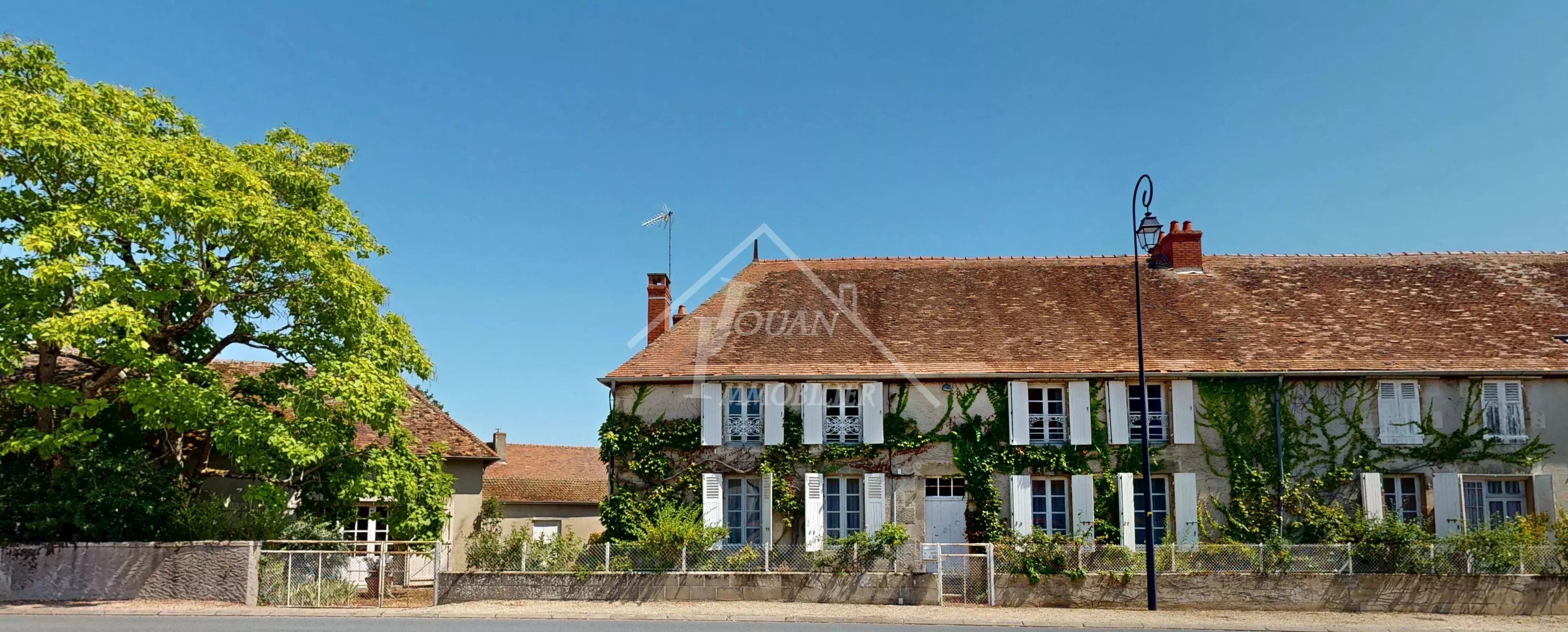 Ancienne maison de maître Bourbonnaise – 280 m² habitables avec dépendances et verger SAINT-HILAIRE