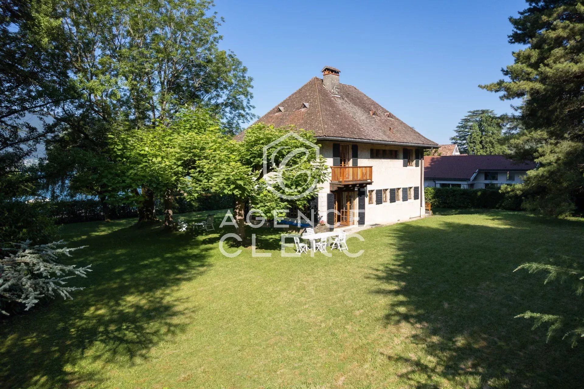 7 Bedroom Villa/Townhouse's Image 3