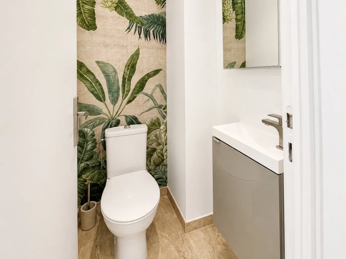 CANNES PALM BEACH – Elegant 1-Bedroom Apartment with Sea View & Exceptional Terrace