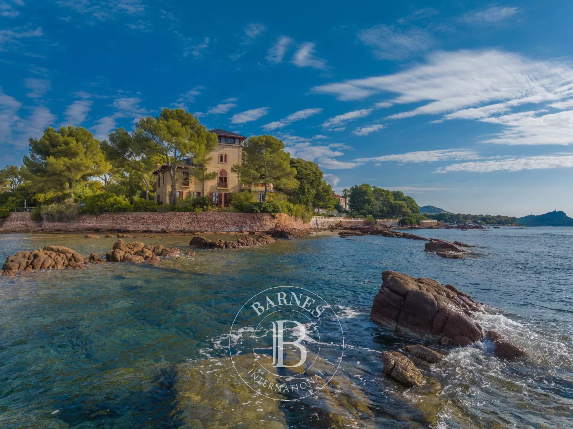 Villa Saint-Raphaël  -  ref 86909234 (picture 1)
