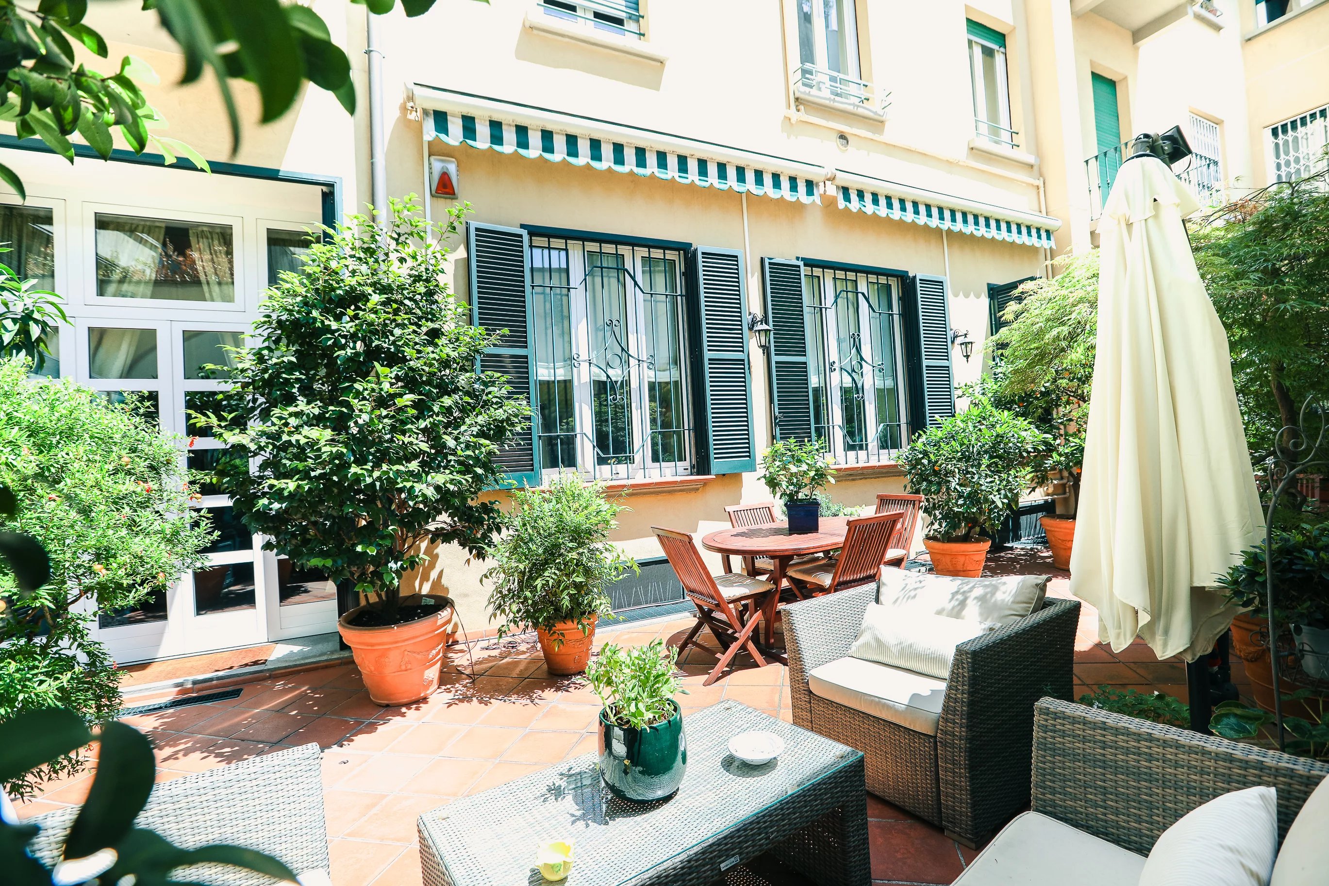 SPLENDID RESIDENCE WITH PRIVATE GARDEN