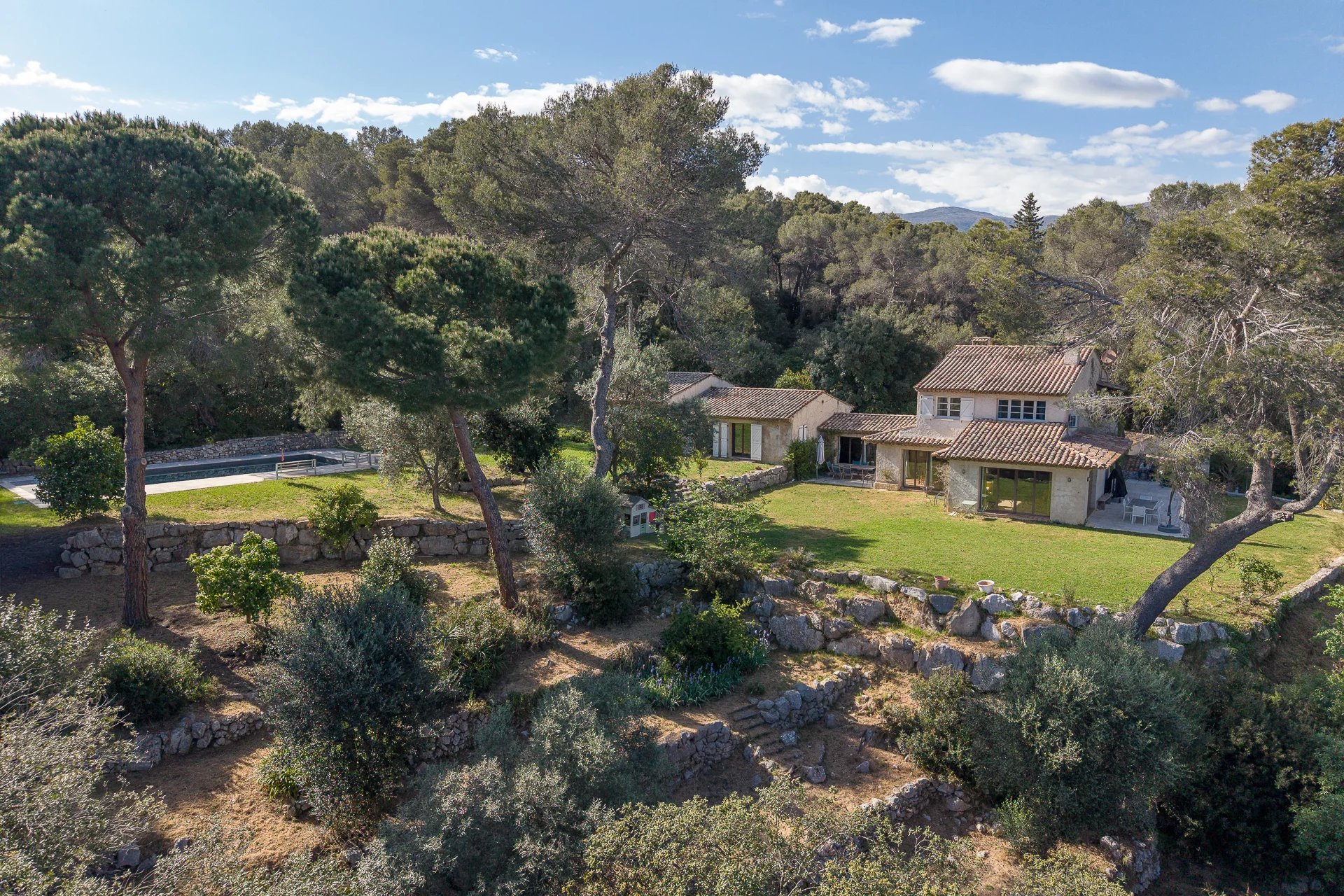 Charming Provençal property within walking distance of the village of La Colle-sur-Loup