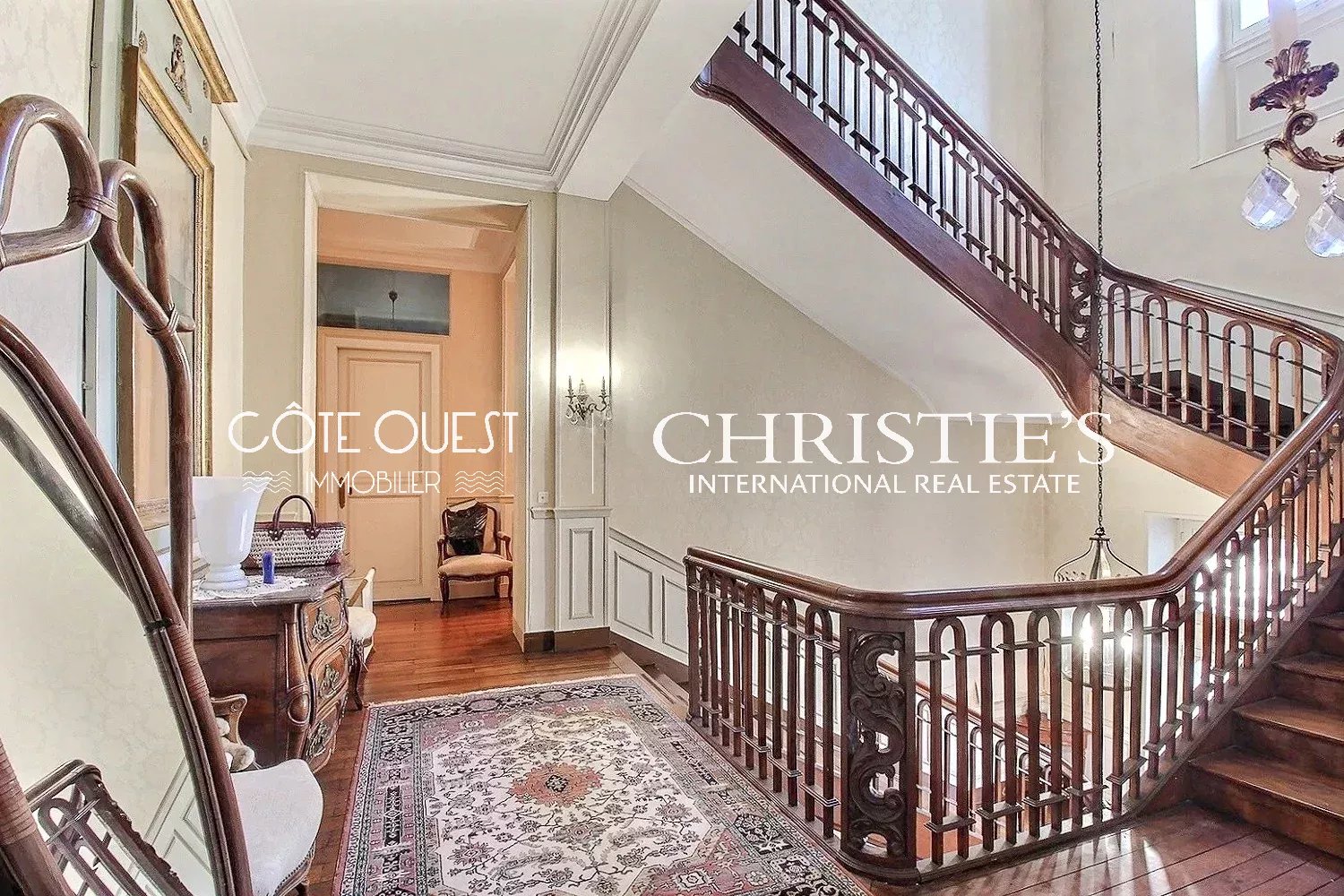 8 Bedroom Villa/Townhouse's Image 7