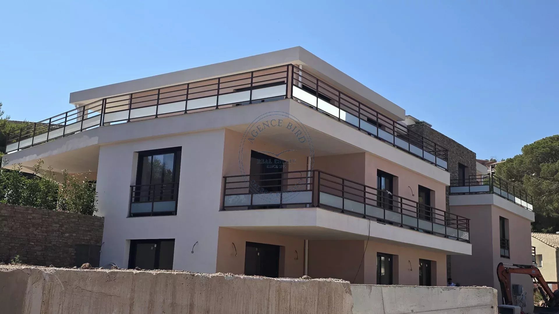 SALE 4-ROOM DUPLEX APARTMENT IN NEW RESIDENCE CLOSE TO THE SEA IN SAINT RAPHAEL