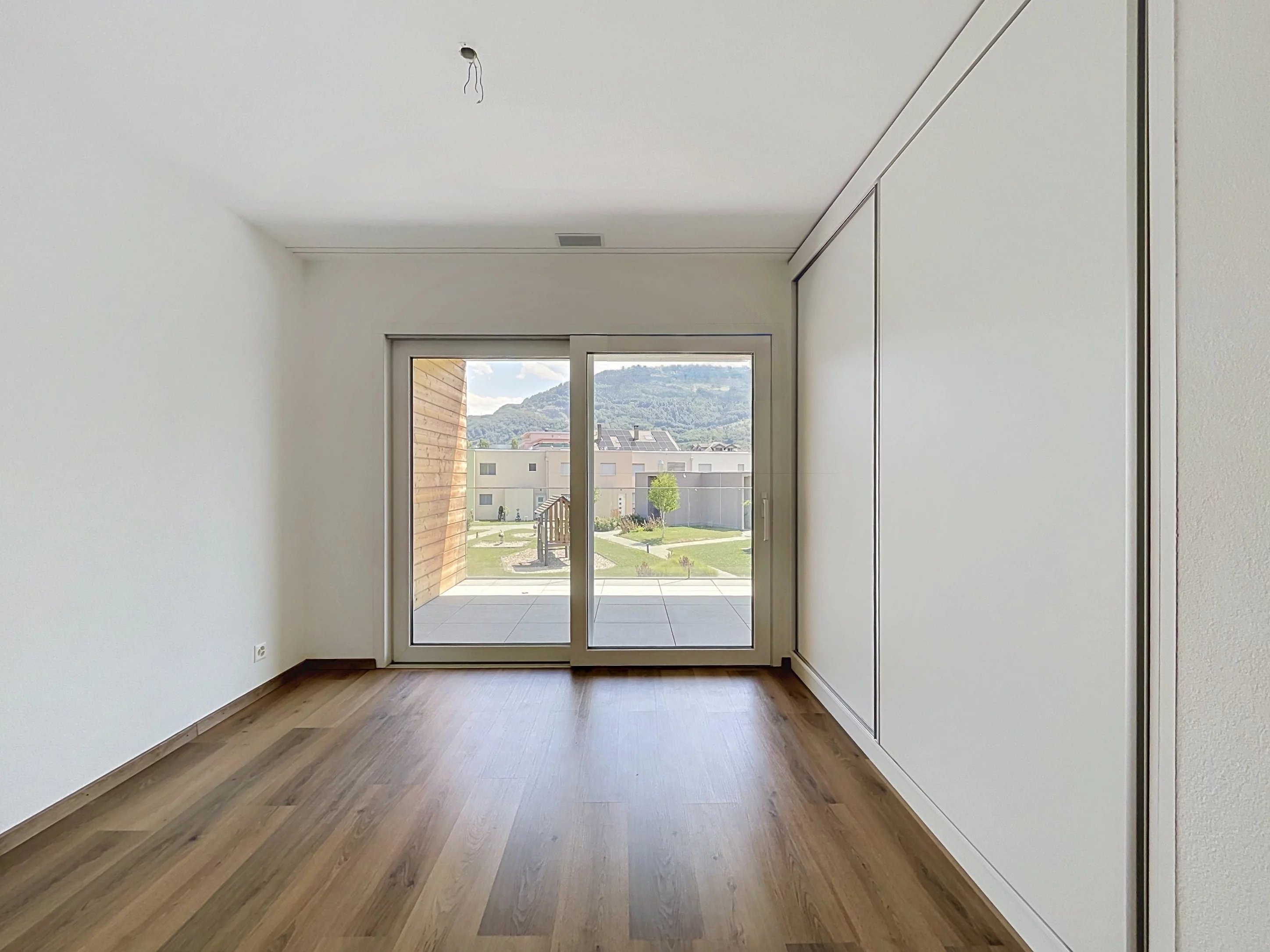 Villa contemporaine avec jardin et terrasses