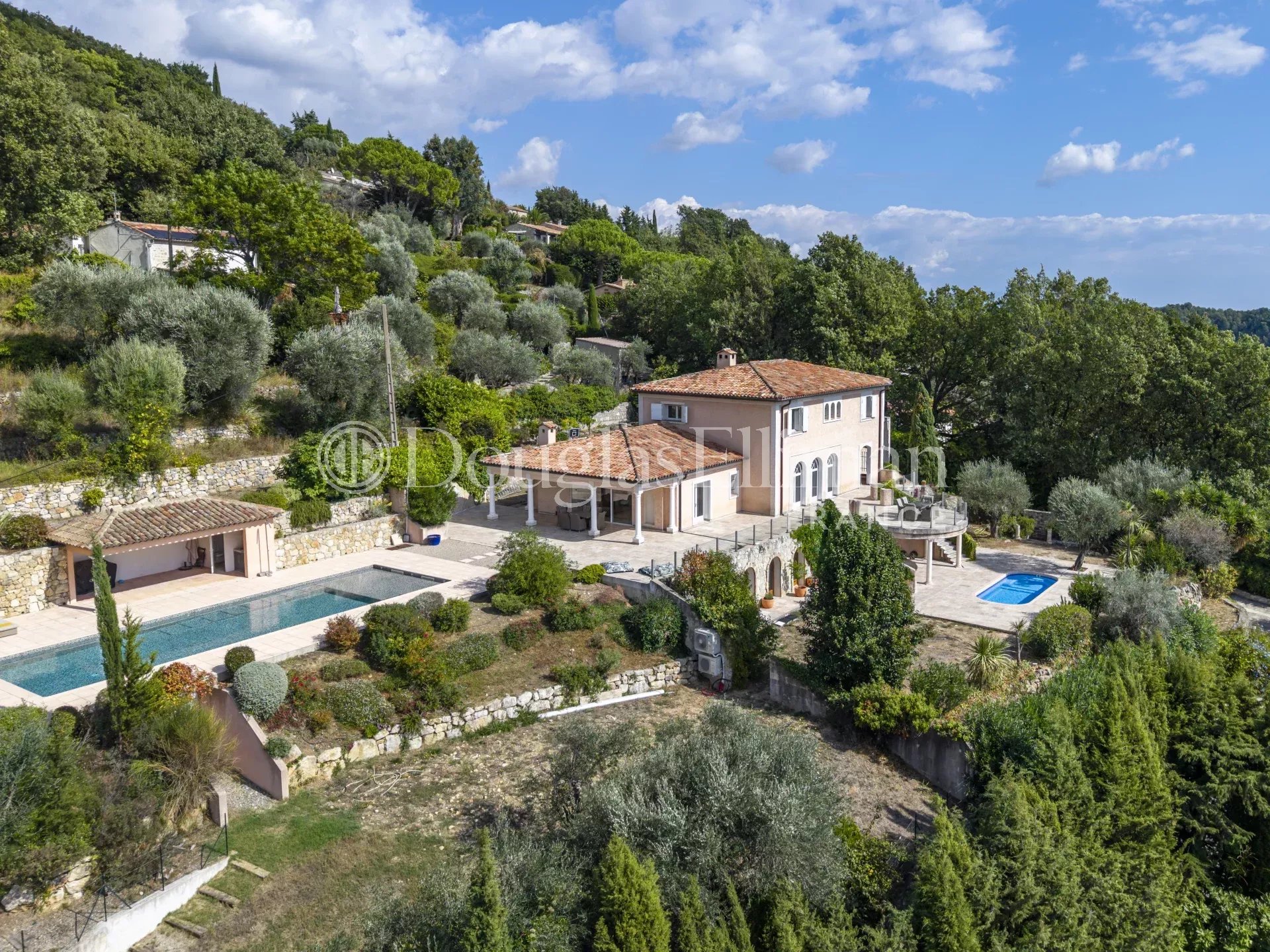 CHATEAUNEUF-DE-GRASSE – Large Villa with Panoramic Views and Two Swimming Pools - Picture n°2