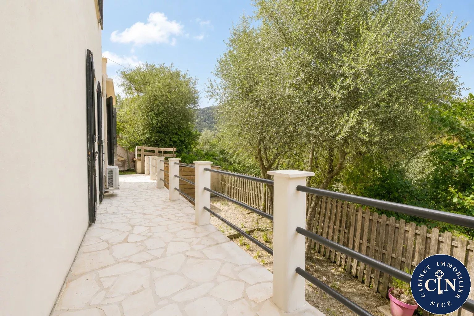 5 pièces 115 m² - Piscine poutres apparentes - Peille — photo 7
