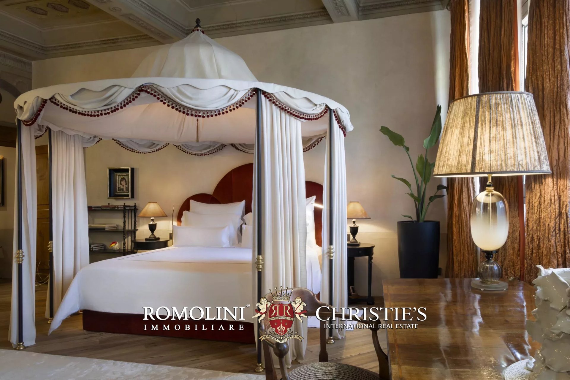 13 Bedroom Villa/Townhouse's Image 12