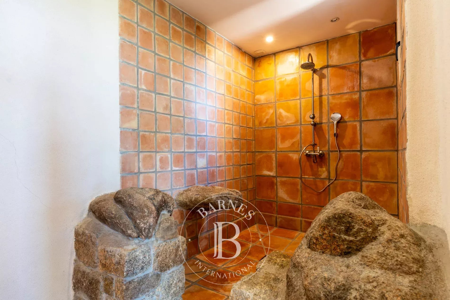 Exclusive listing – Bonifacio. Architect-designed villa in the style of a bergerie, featuring 4 bedrooms, a swimming pool, sea and mountain views, and close proximity to the beach. - picture 23 title=