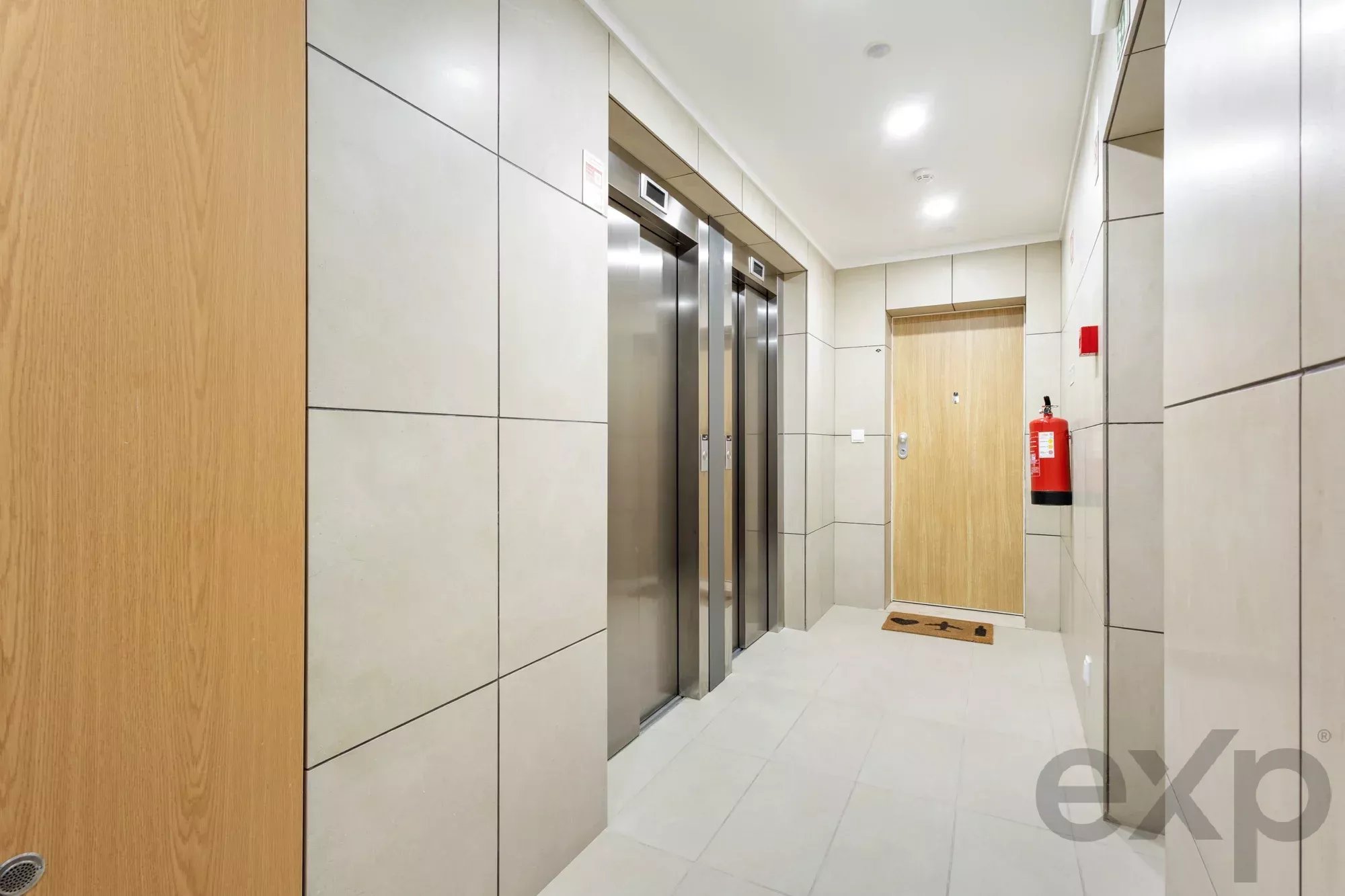 Amazing Two‑Bedroom Apartment with River View and Garage 87152839 image 24