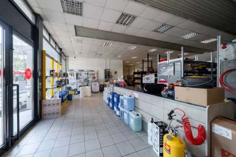 Negozio---Locale-commerciale-in-affitto---Bolzano-3